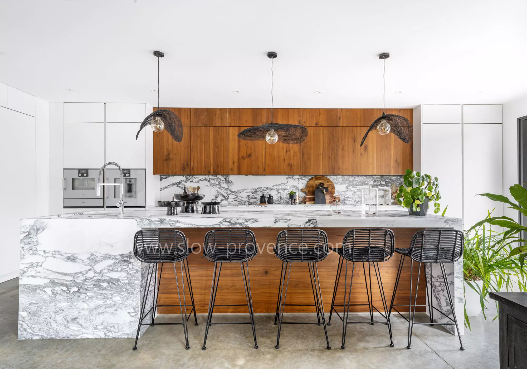 Marble kitchen and bar