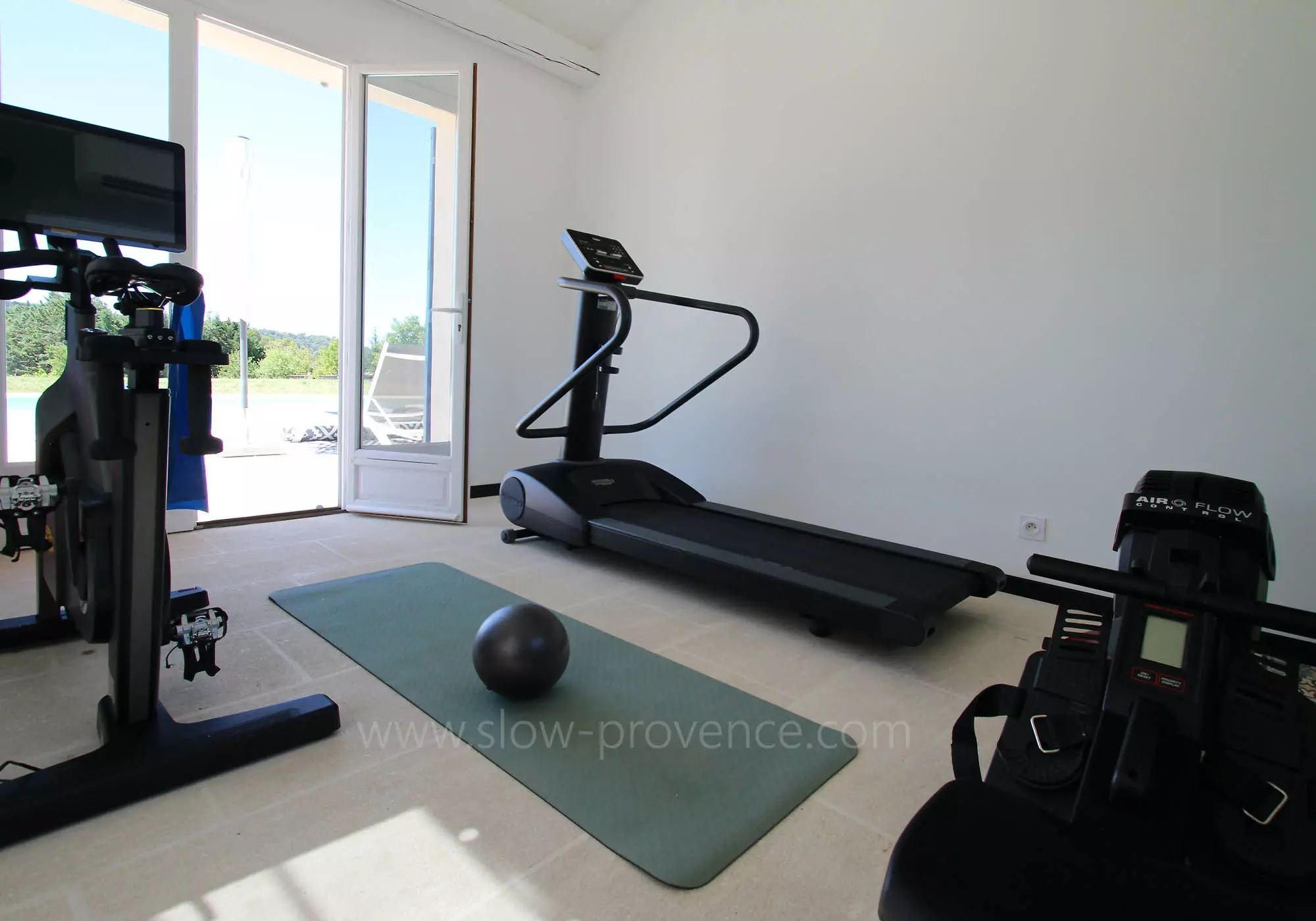 Fitness room next to the pool