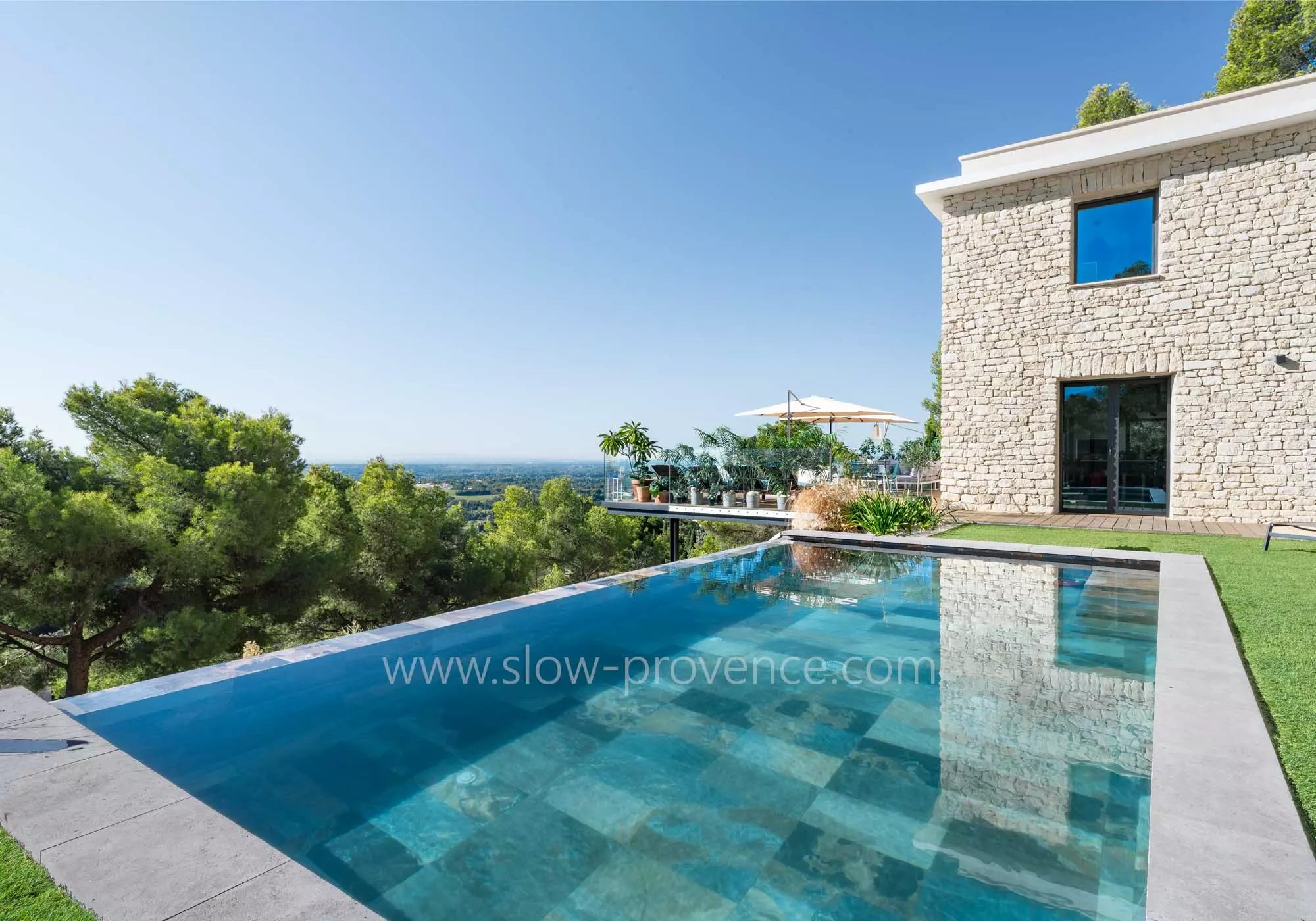 Large swimming pool with open view