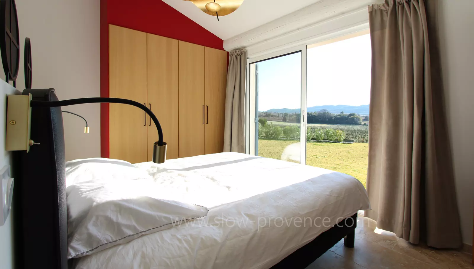 Bedroom 3 - View of the vineyards and access to the garden