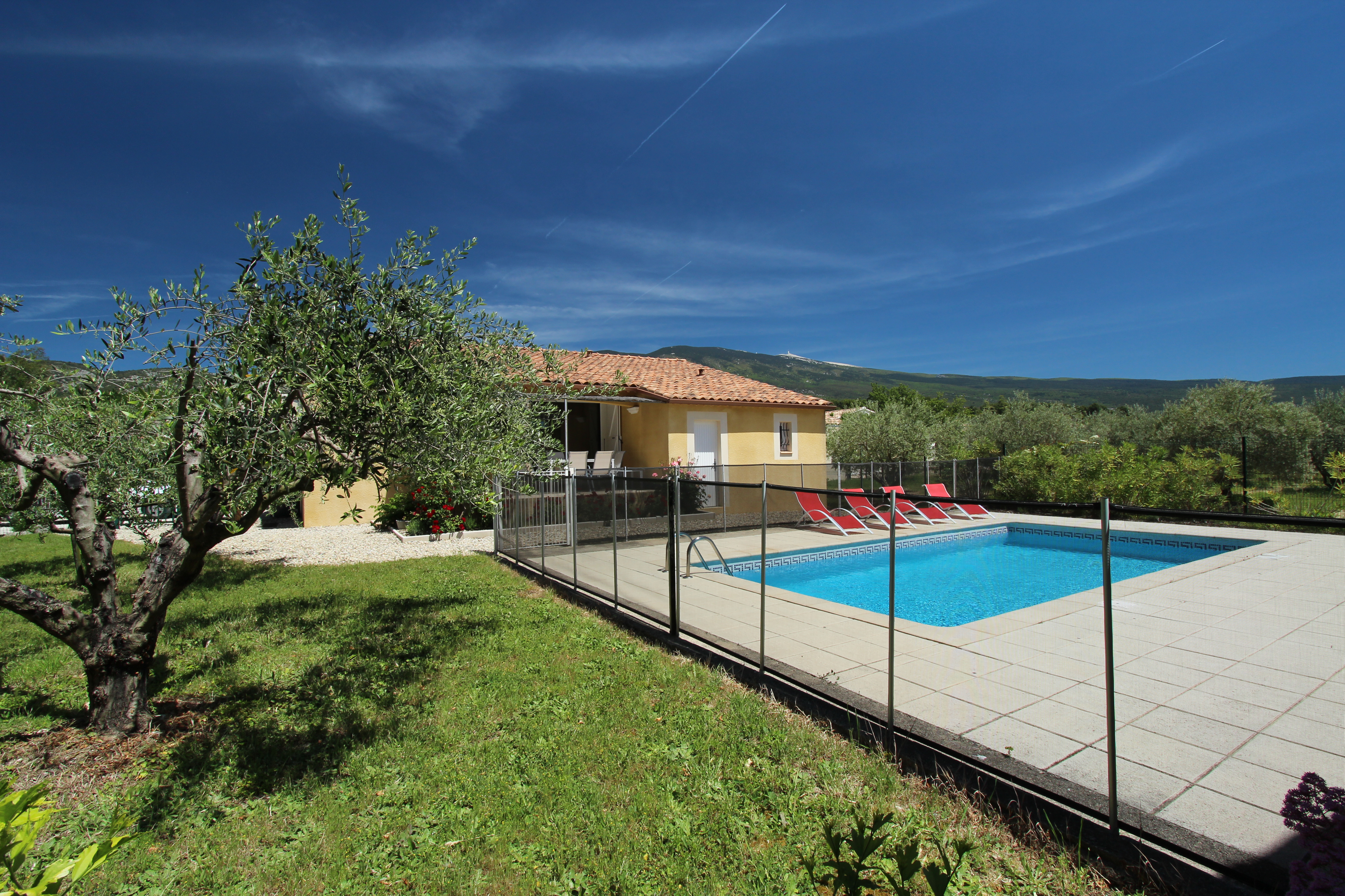 Jolie villa avec piscine clôturée