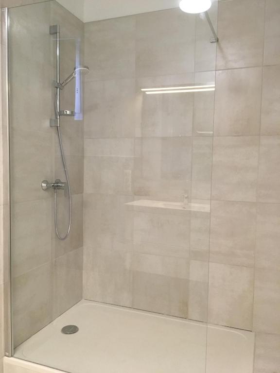 Grande douche à l'italienne