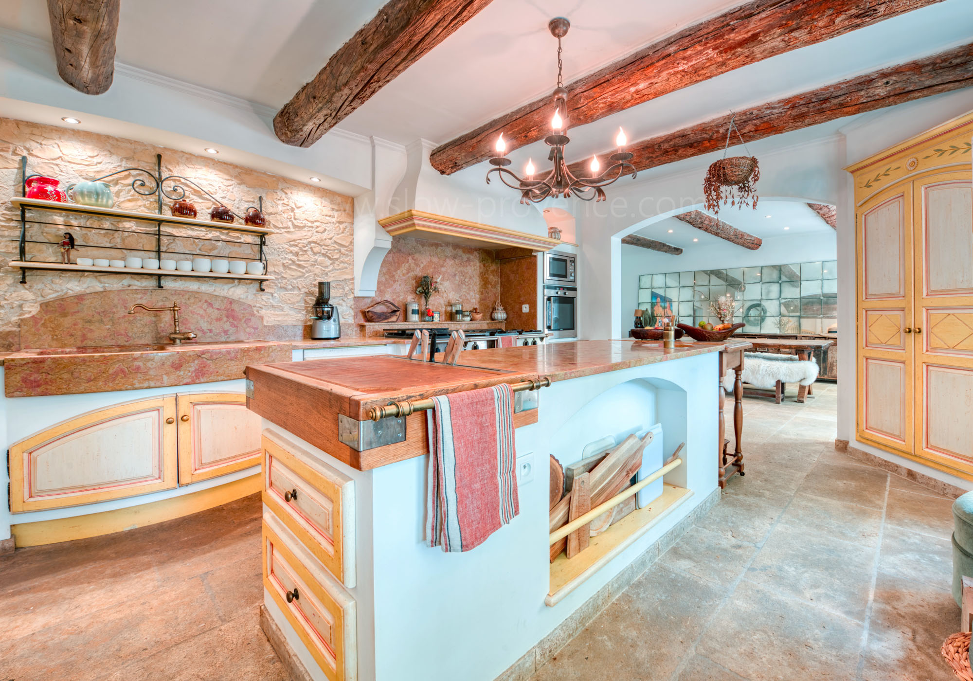 Une grande cuisine traditionnelle