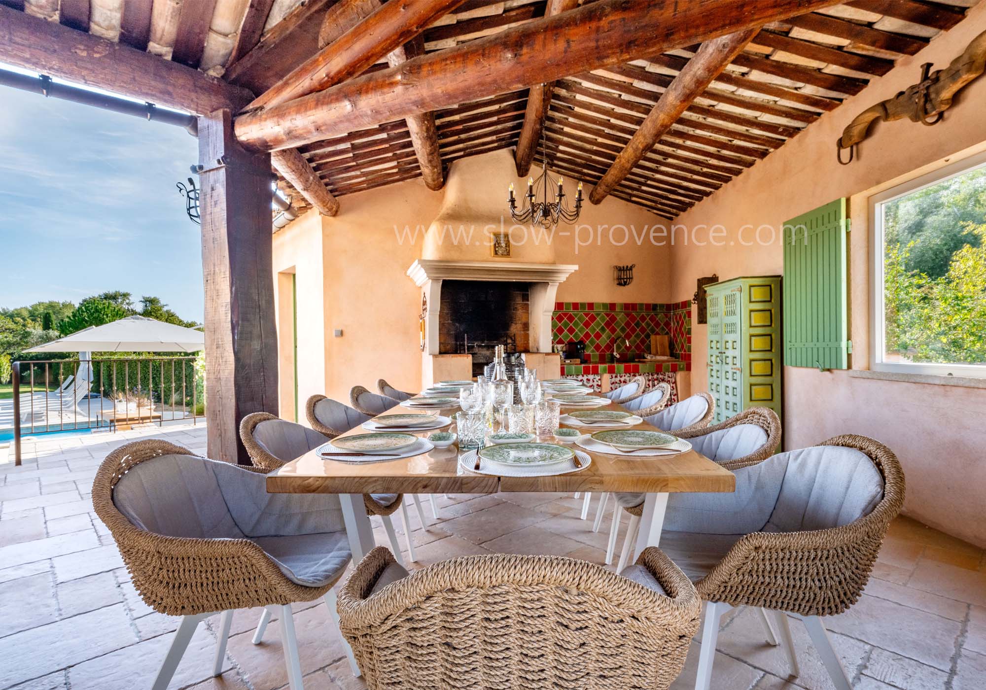 Covered terrace for your large tables