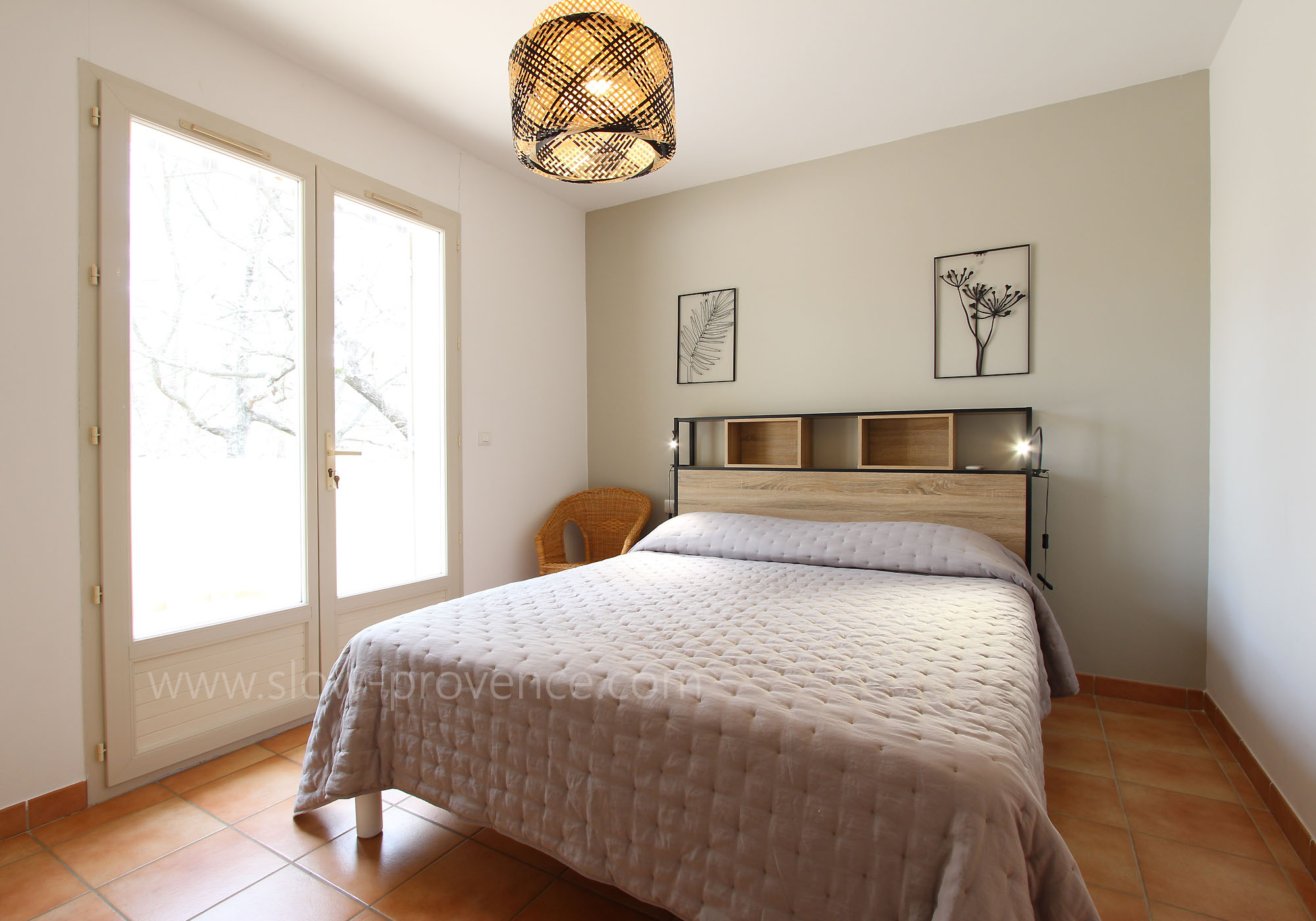 Chambre 2 avec lit double en 160 et accès terrasse