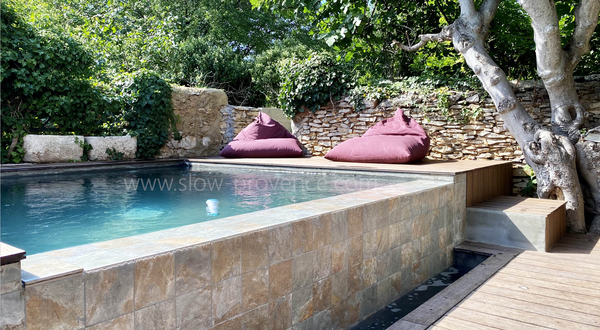 Village house with private swimming-pool