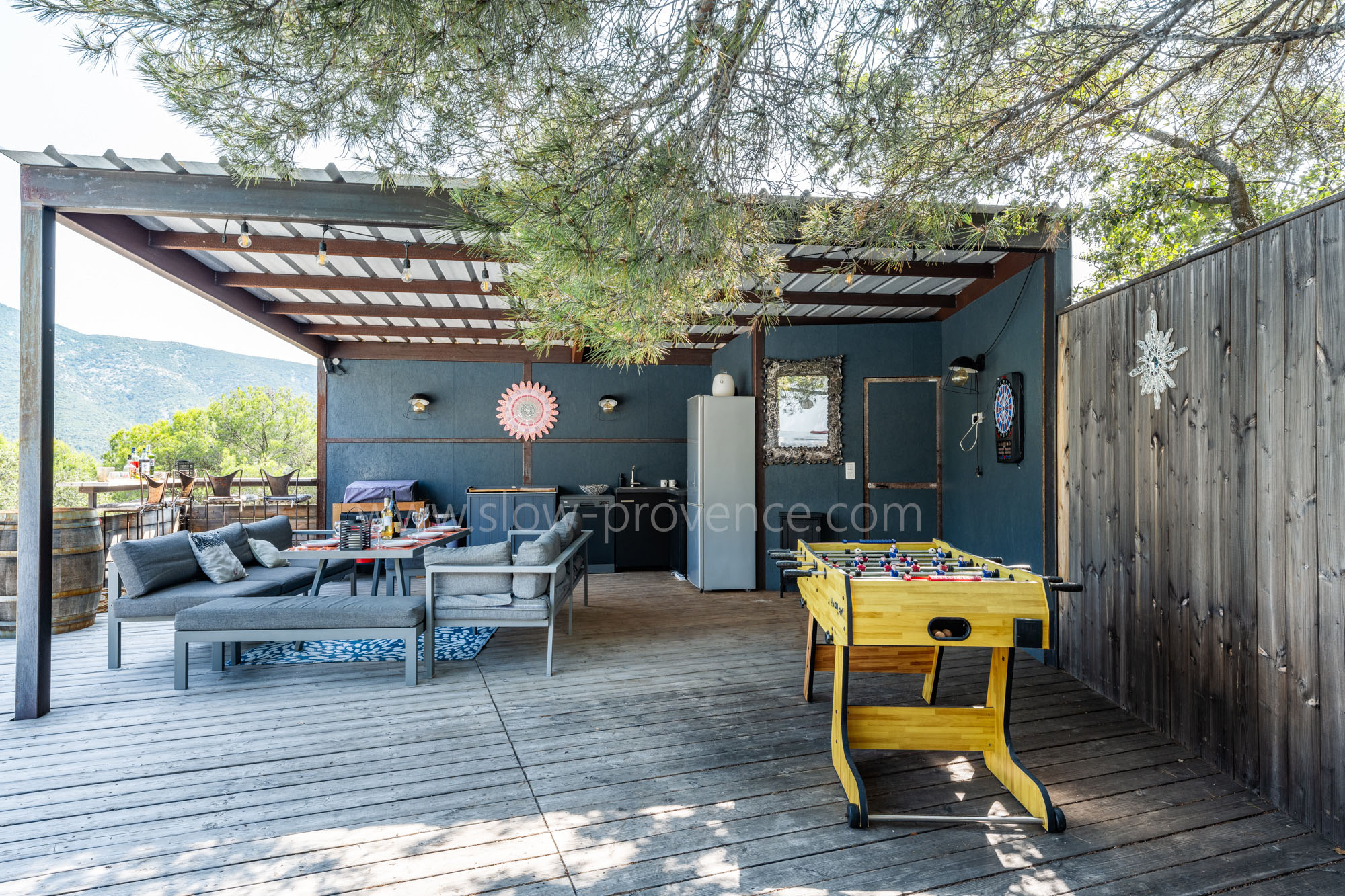 Terrasse, pool-house et baby-foot