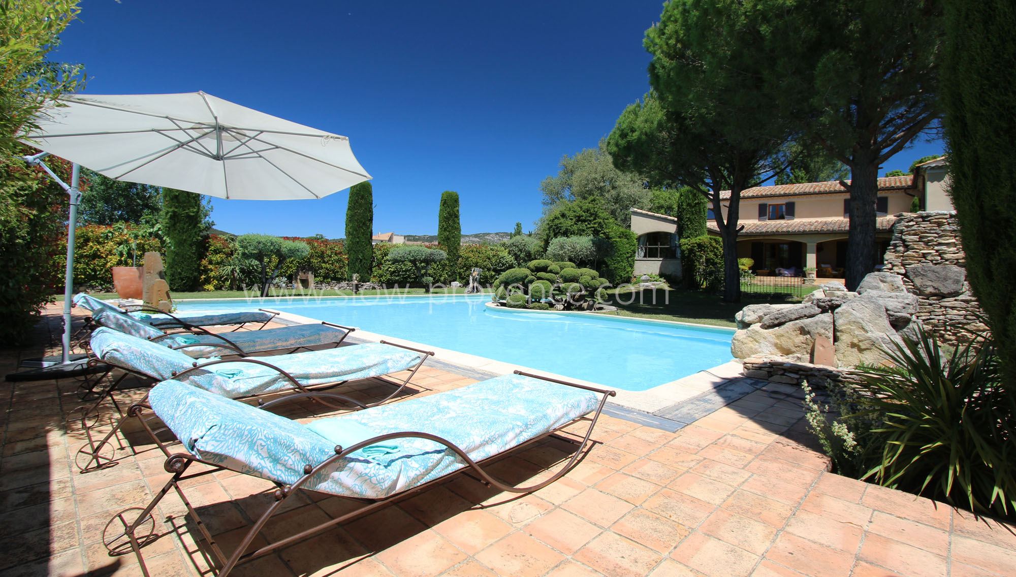 Superbe piscine sans vis à vis