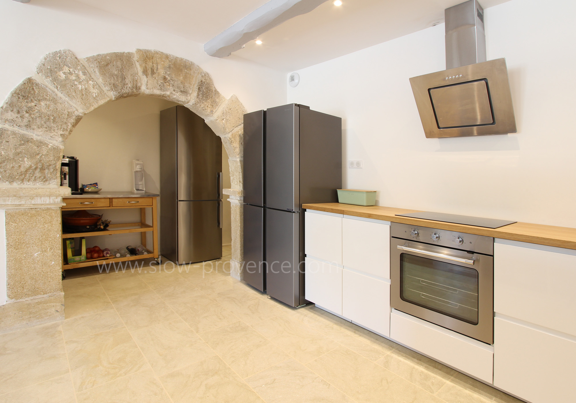 Back kitchen behind the arch