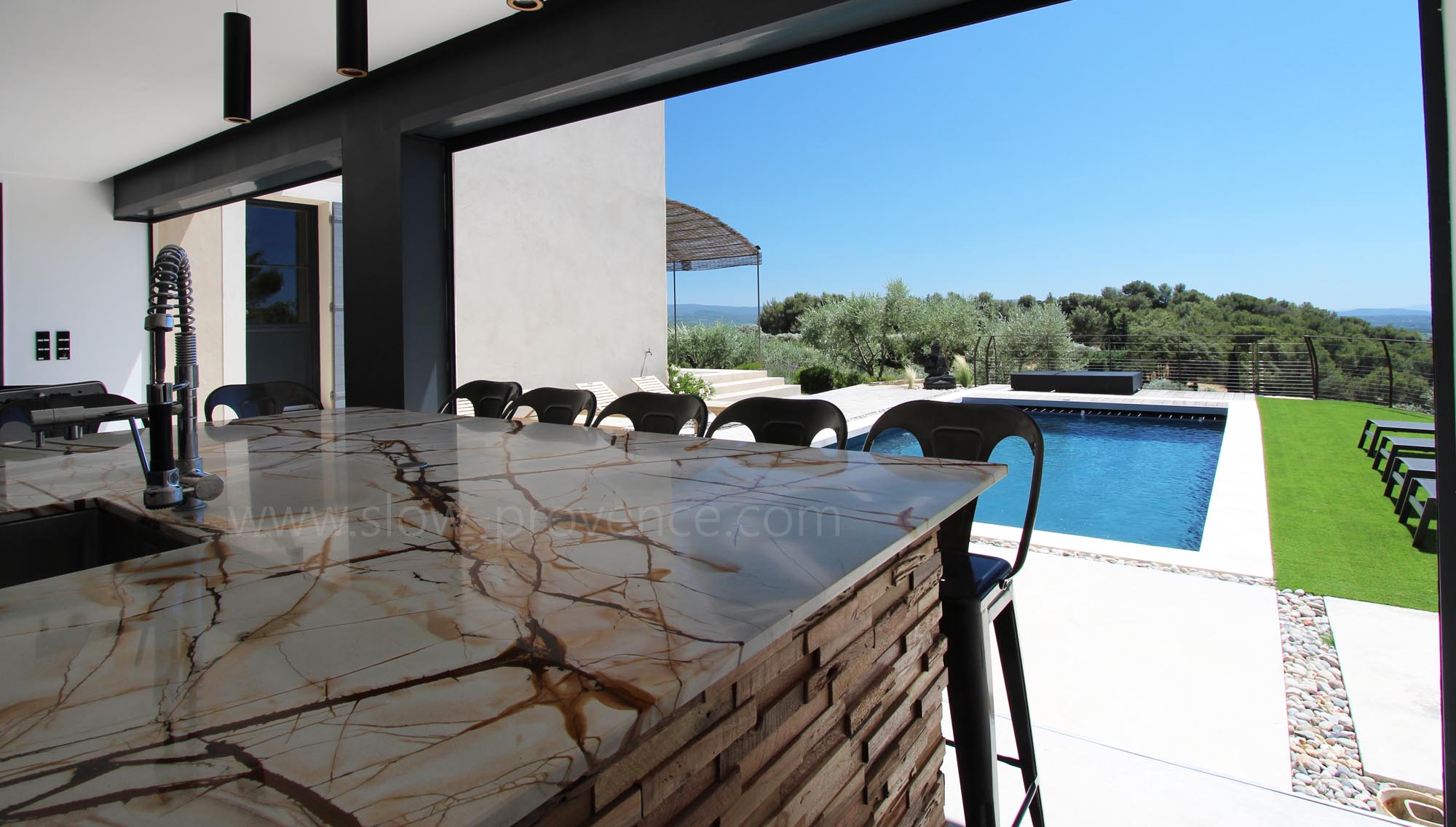 Grand Poolhouse cuisine d'été