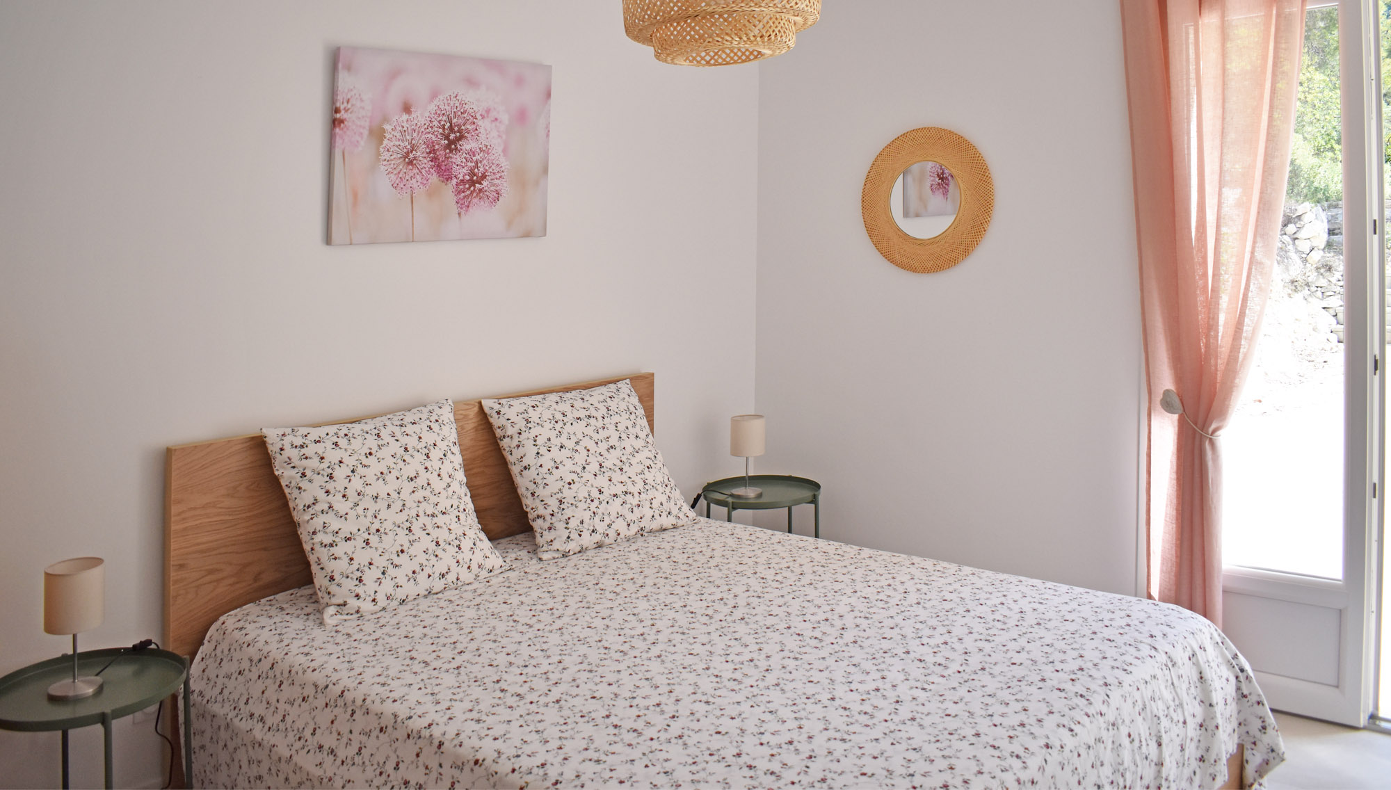 Bedroom 3 open on the swimming-pool