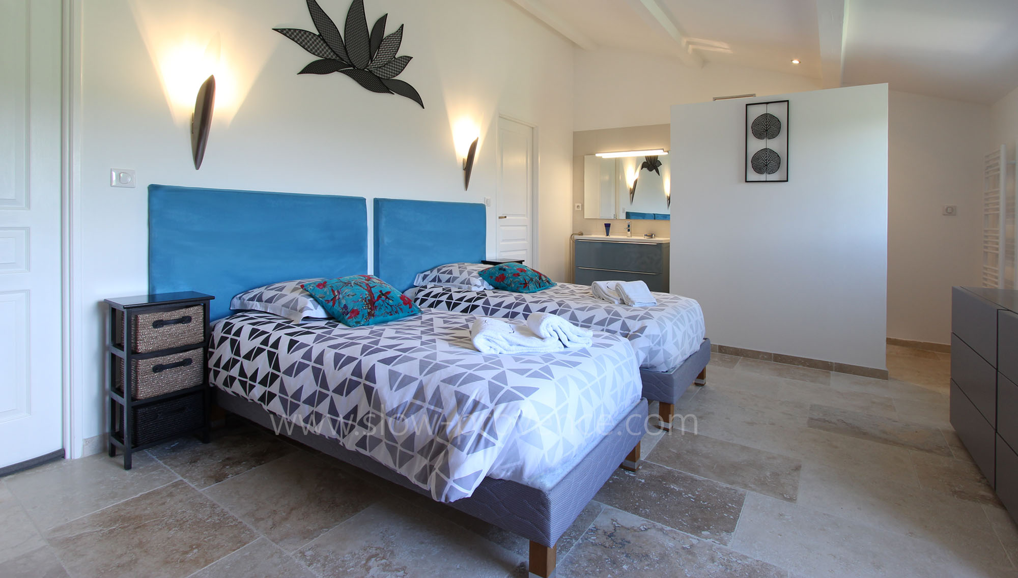 Grande suite avec salle de bain privative