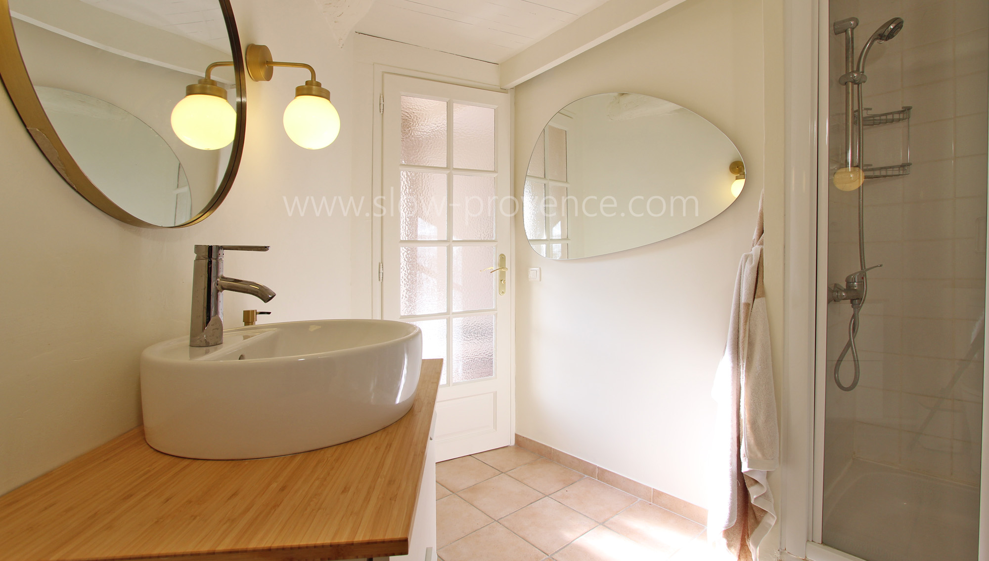 Bathroom 2 with shower