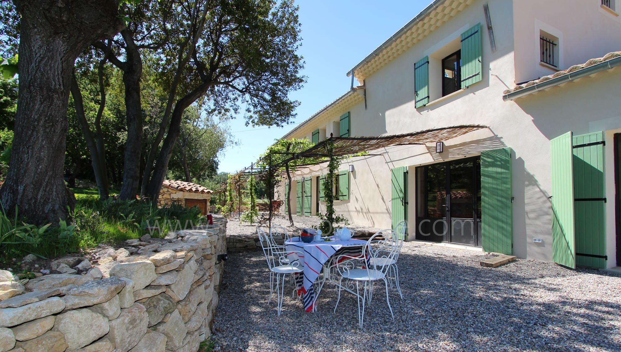 Mas provençal rénové à neuf