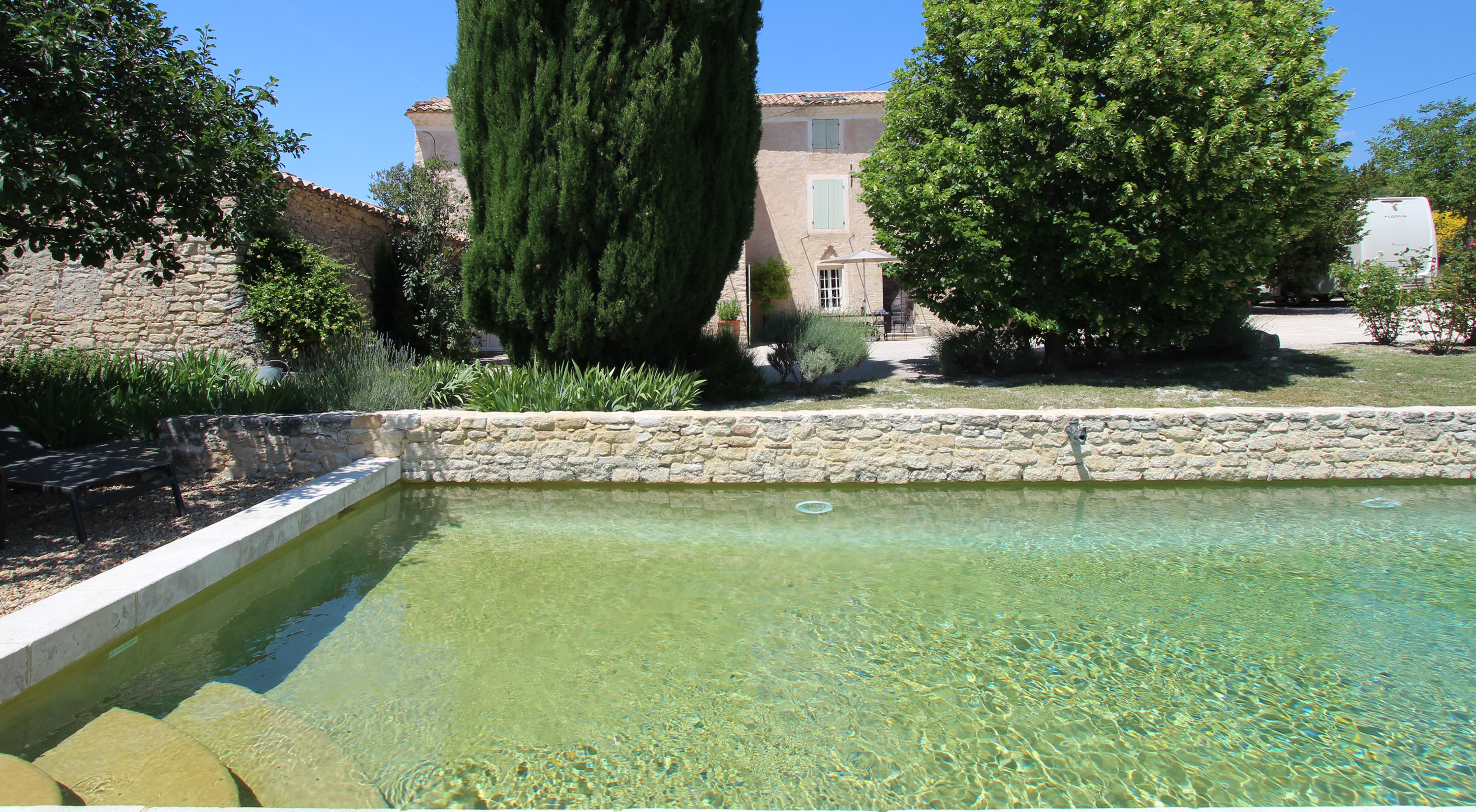 Pool size 10 x 4 m