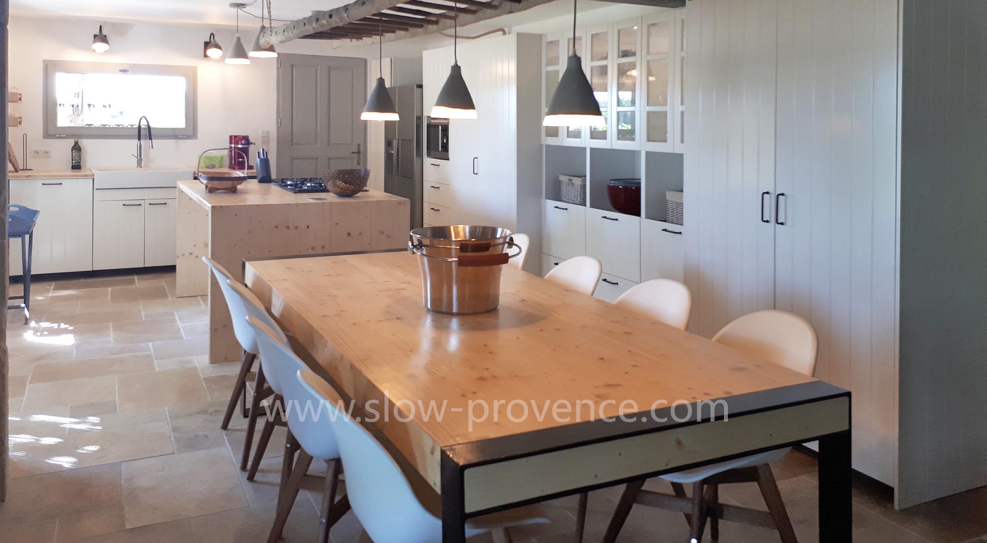 Large furnished kitchen