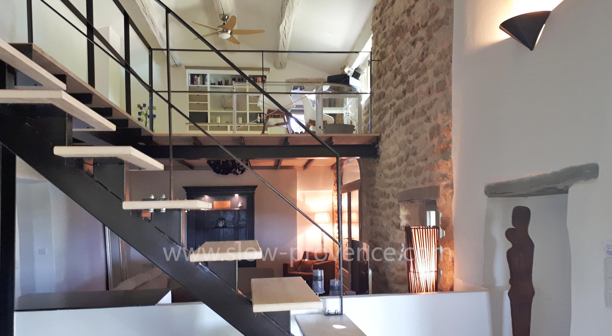 Ground Floor : 3 bedrooms and 2 bathroom; 1st floor : 2 bedrooms et 1 bathroom
