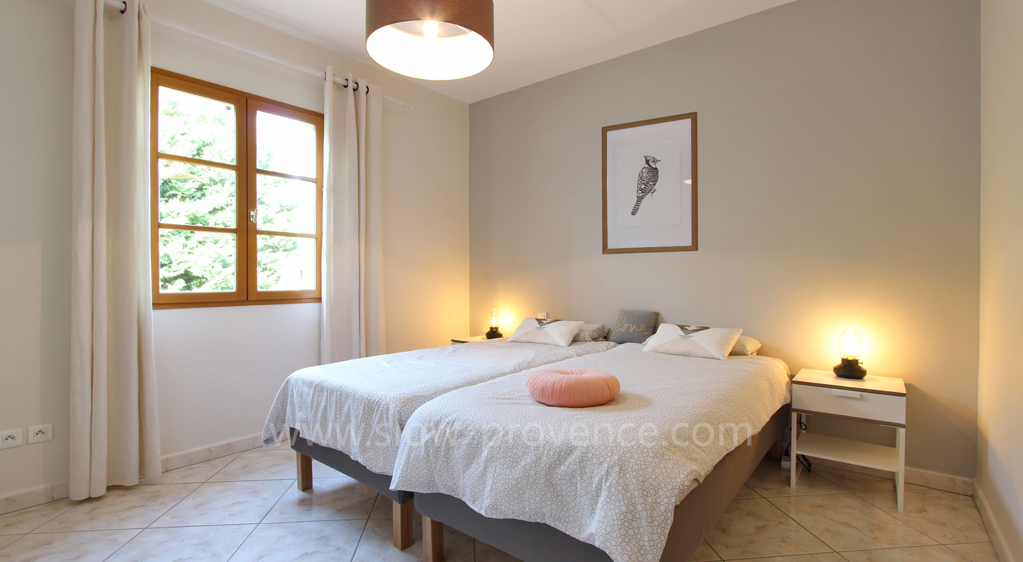 Chambre 4 : 2 x 90 x 200 + 1 lit bébé