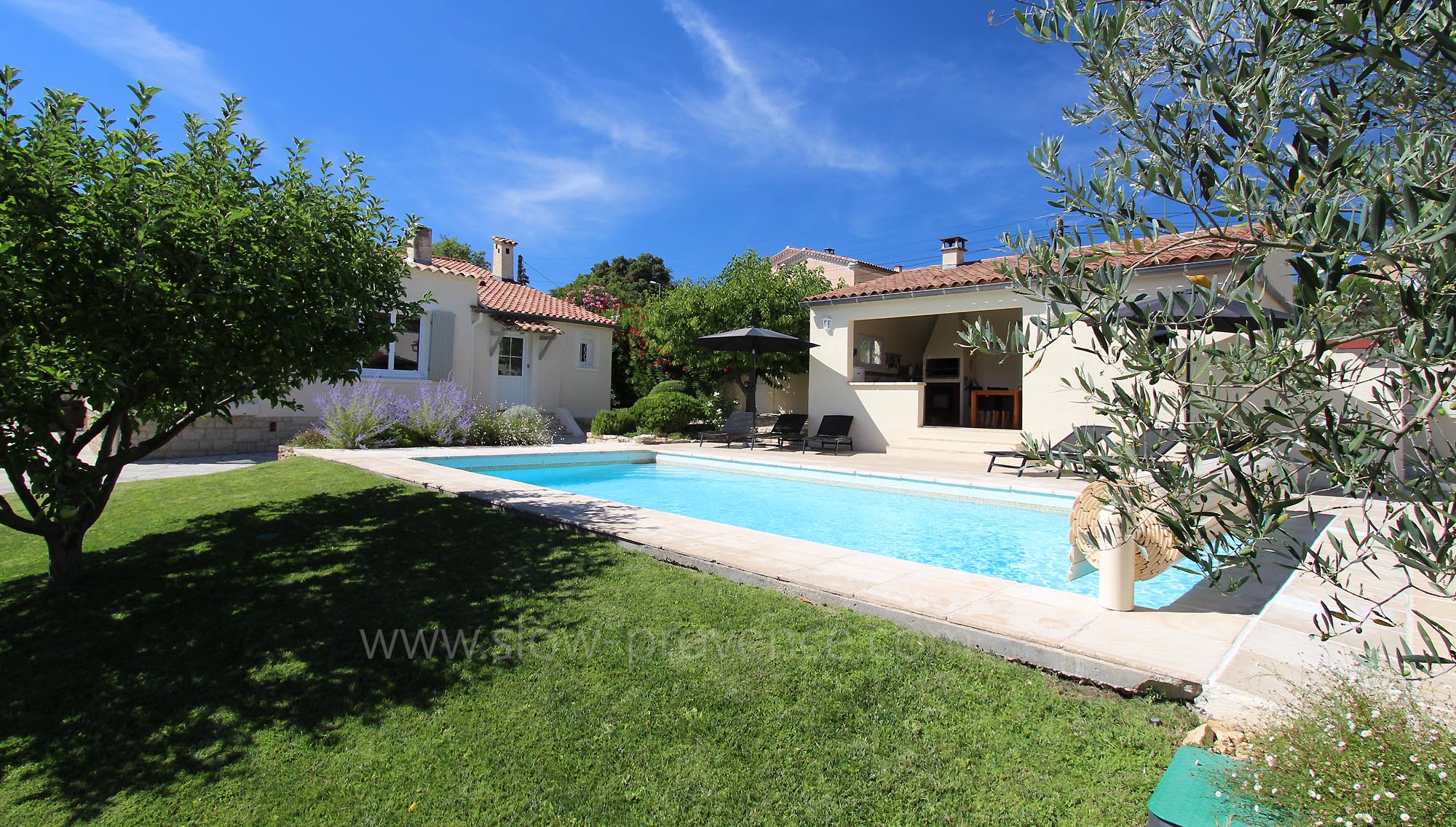 Piscine et cuisine d'été