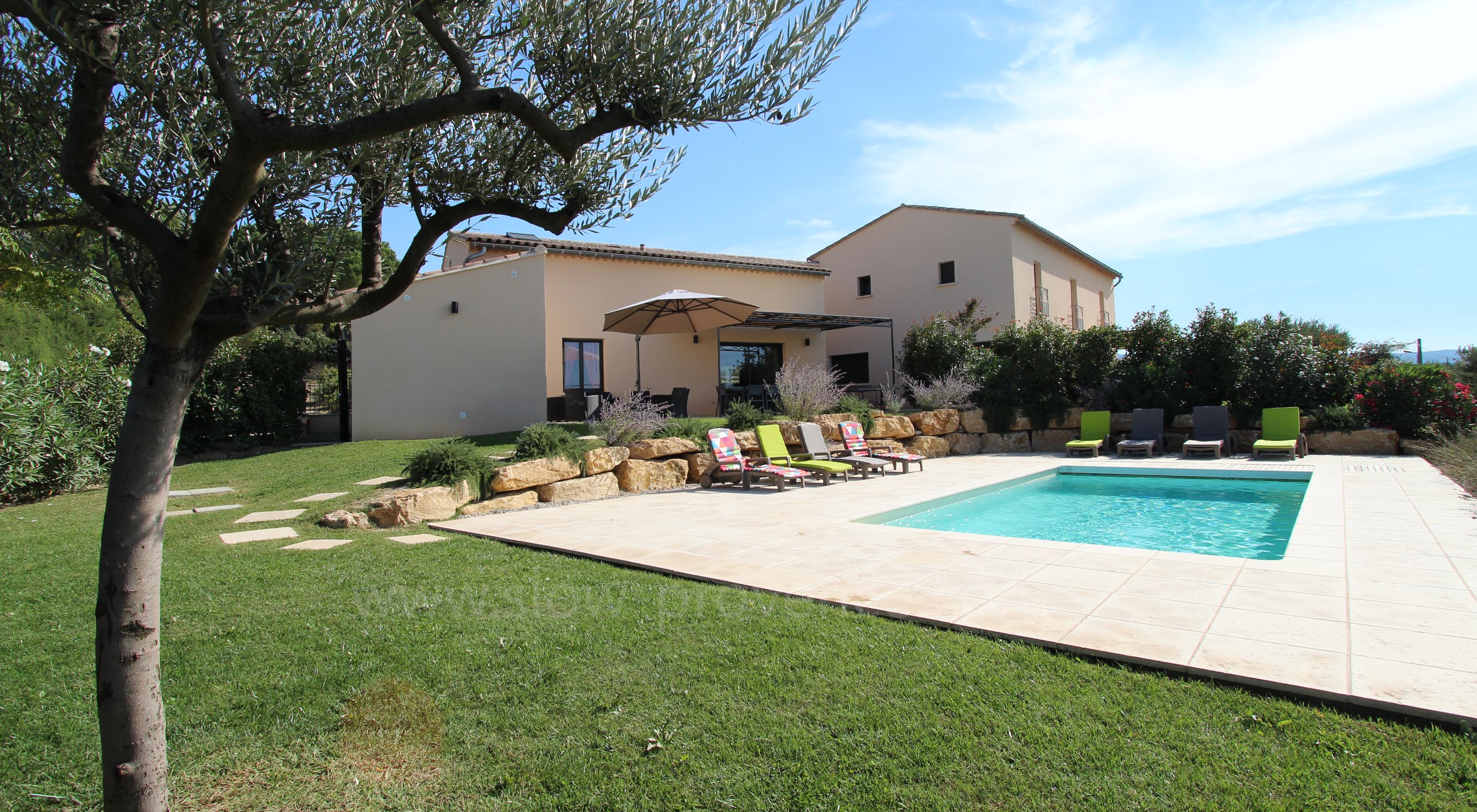 Villa mitoyenne d'un côté