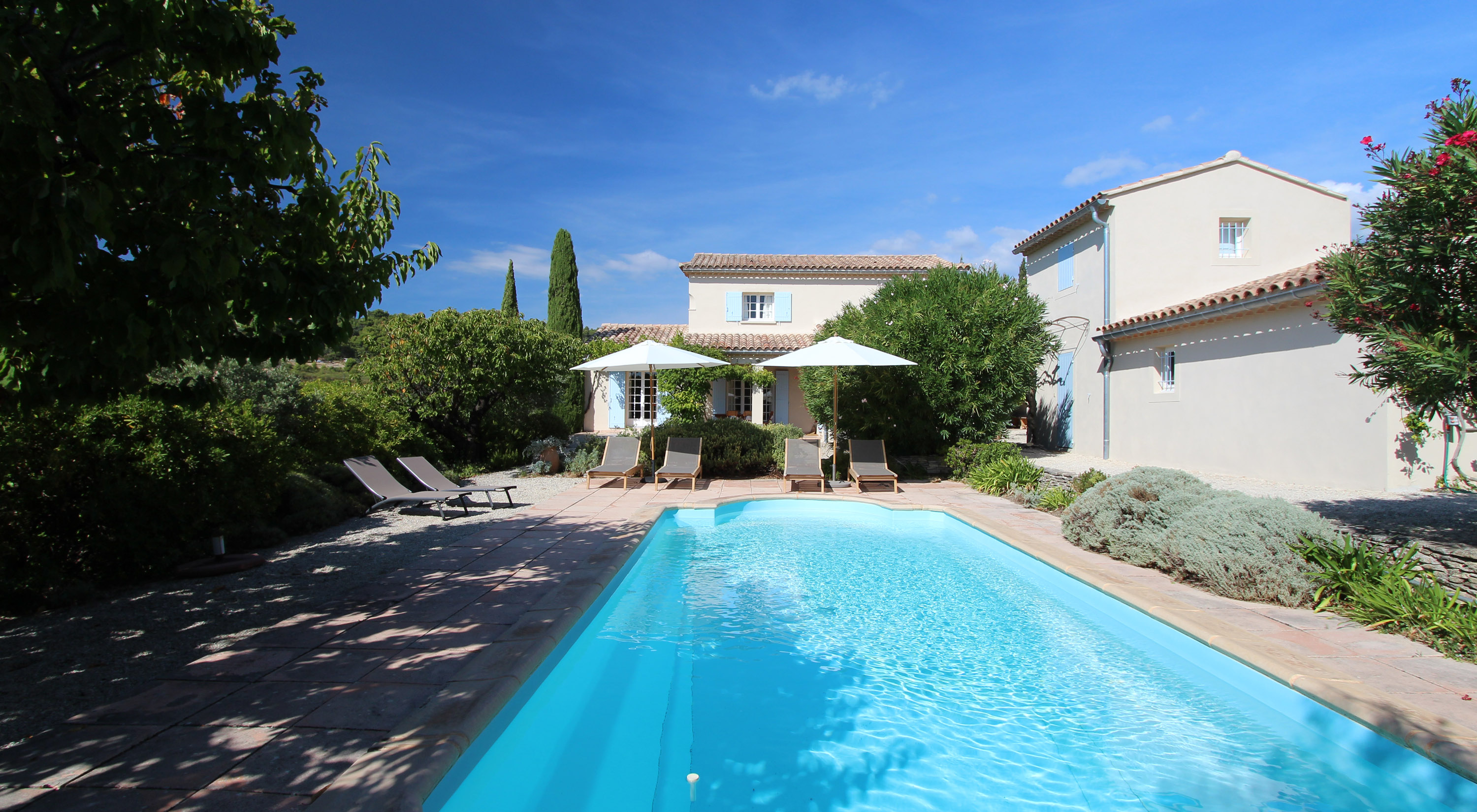 La villa et sa maison d'amis indépendante