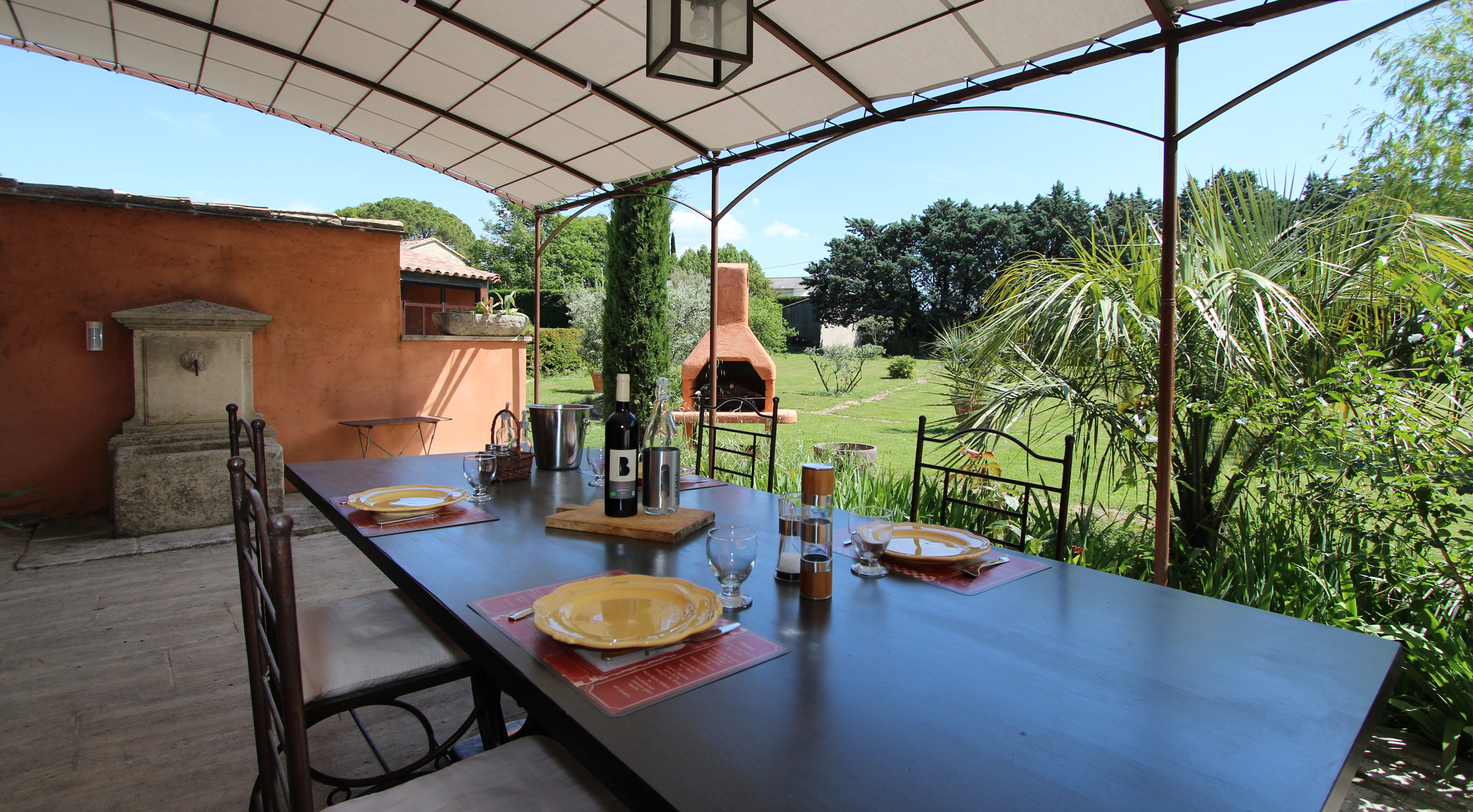 Terrace, fountain and barbecue