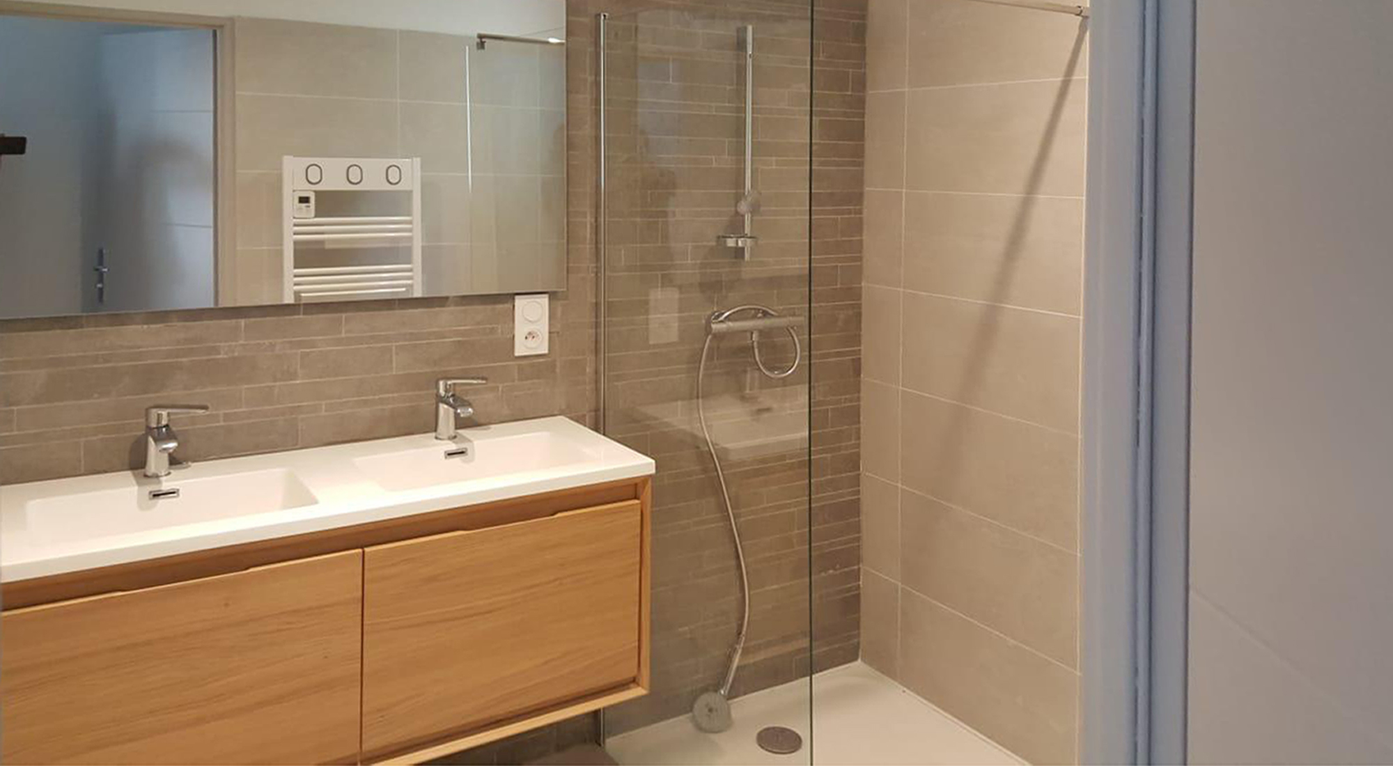 Bathroom shared between bedroom 1 and 2