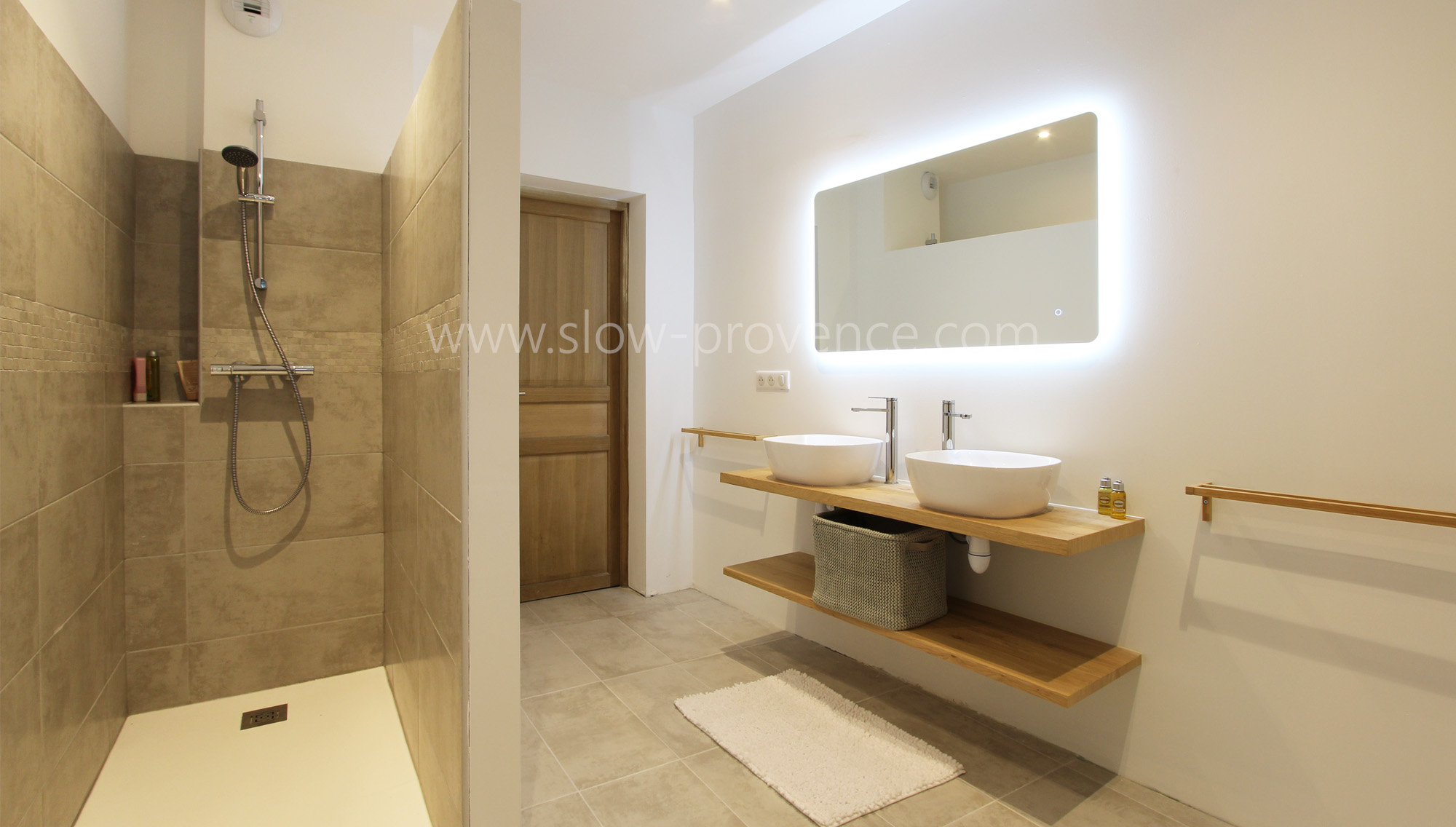 Bedroom 2's ensuite