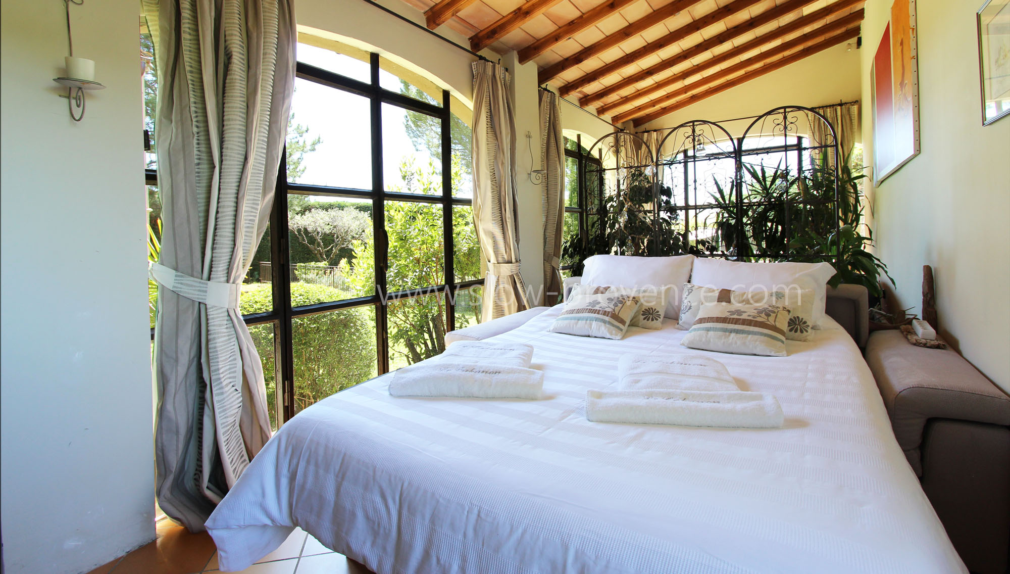 Chambre 1 : avec vue jardin
