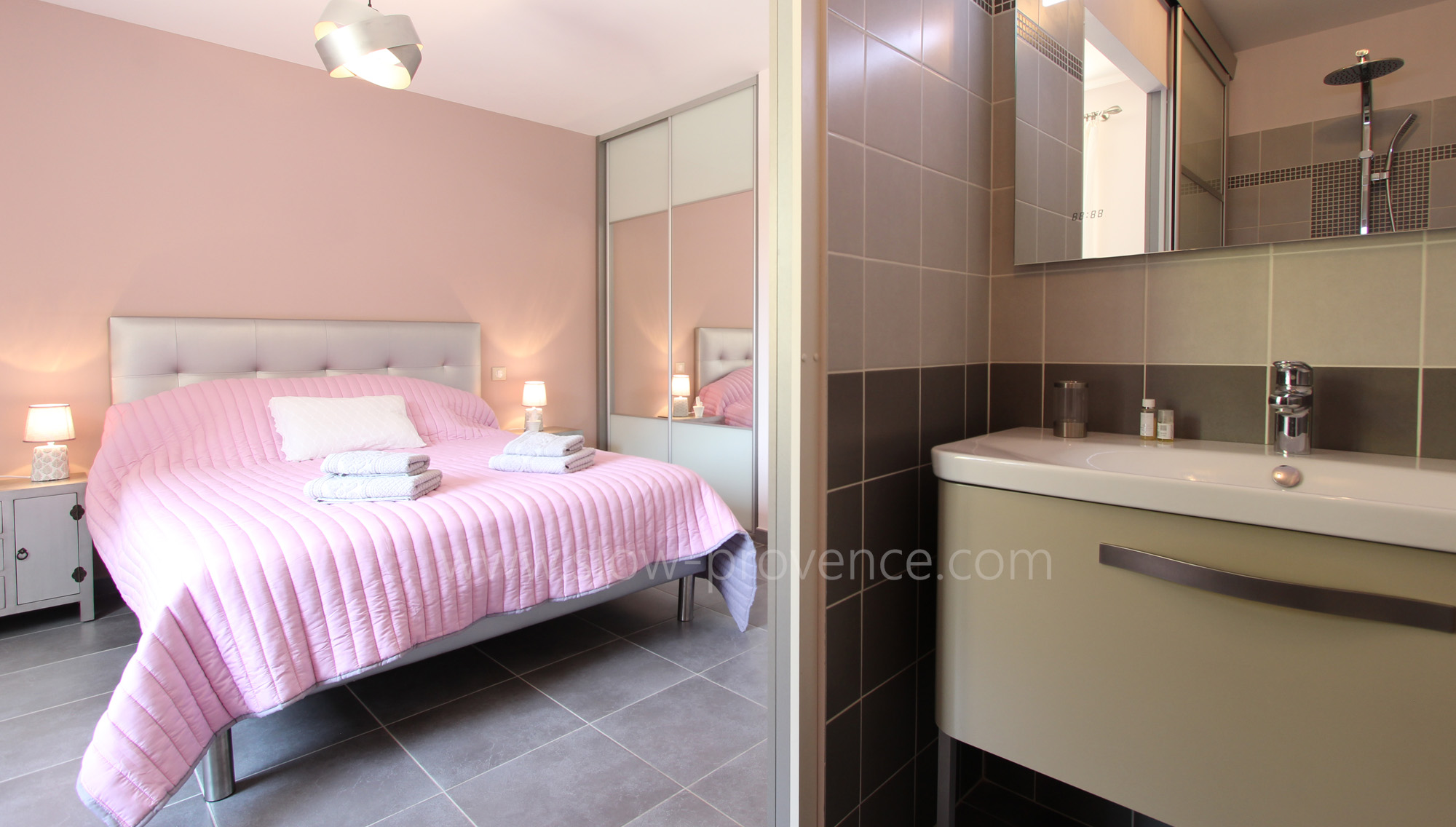 Chambre parentale avec salle de douche