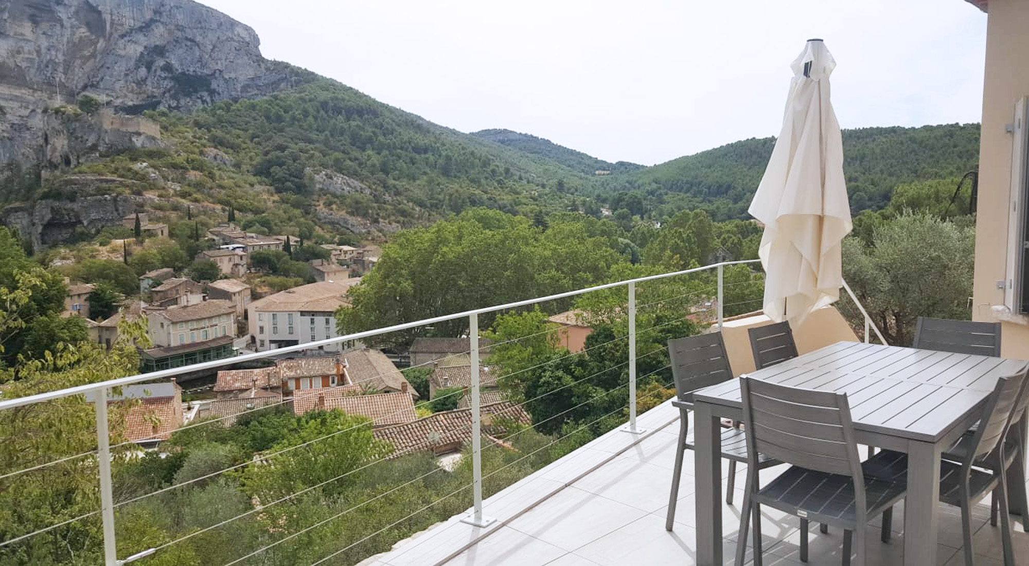 Terrace with view on Fontaine de Vaucluse