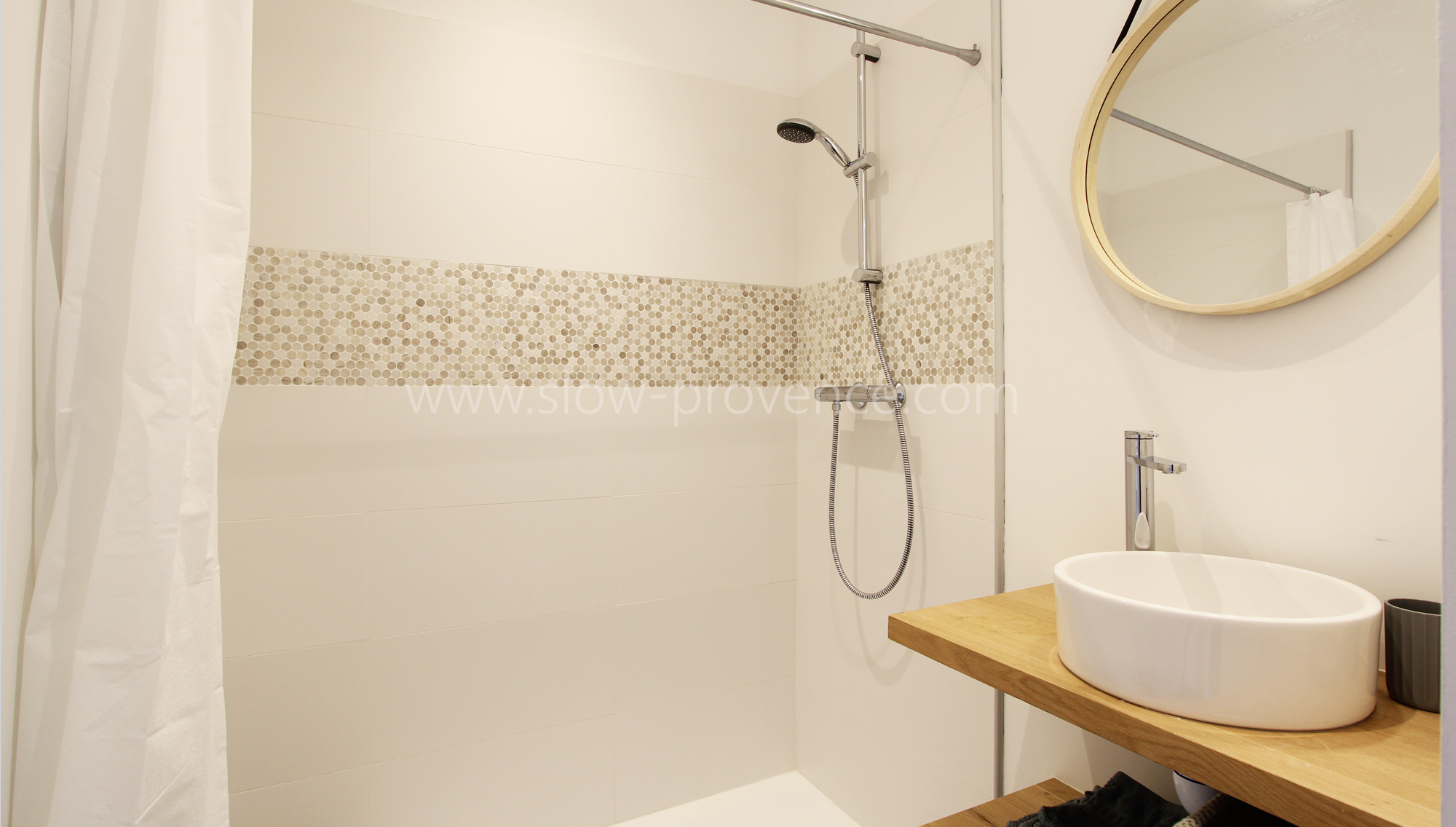 Bedroom 4's ensuite