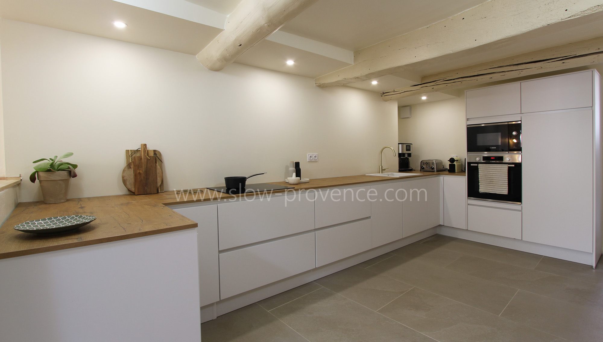 Fully furnished kitchen