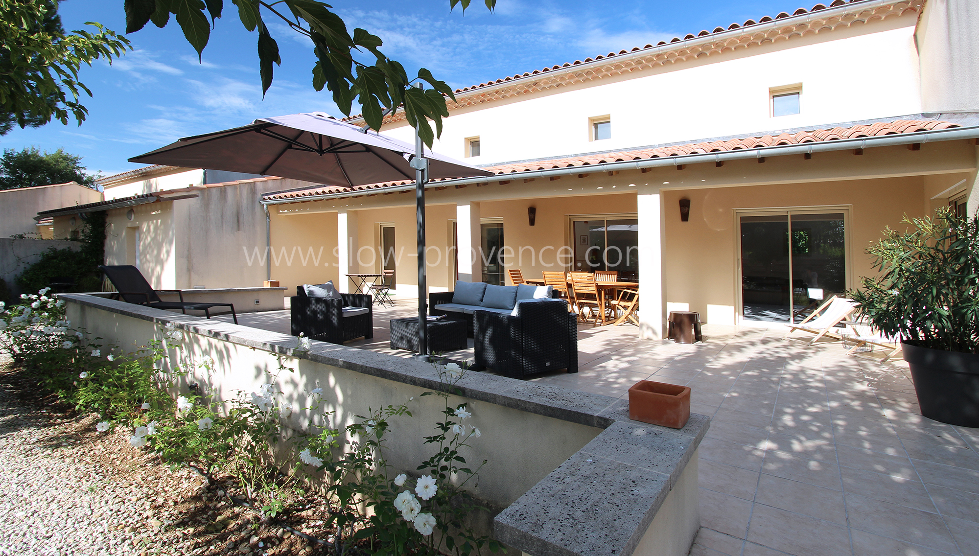 Grande terrasse ombragée