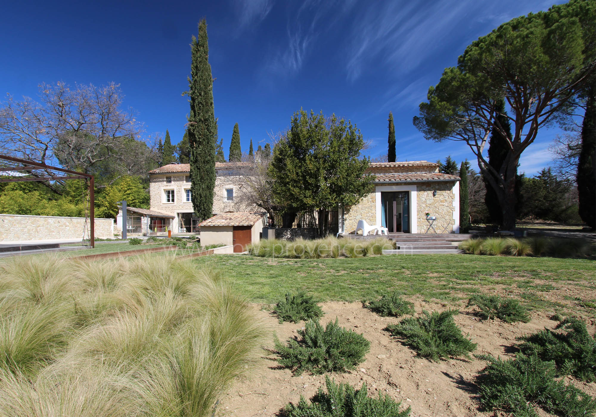 Large Provencal garden of 6500m² planted with fruit trees