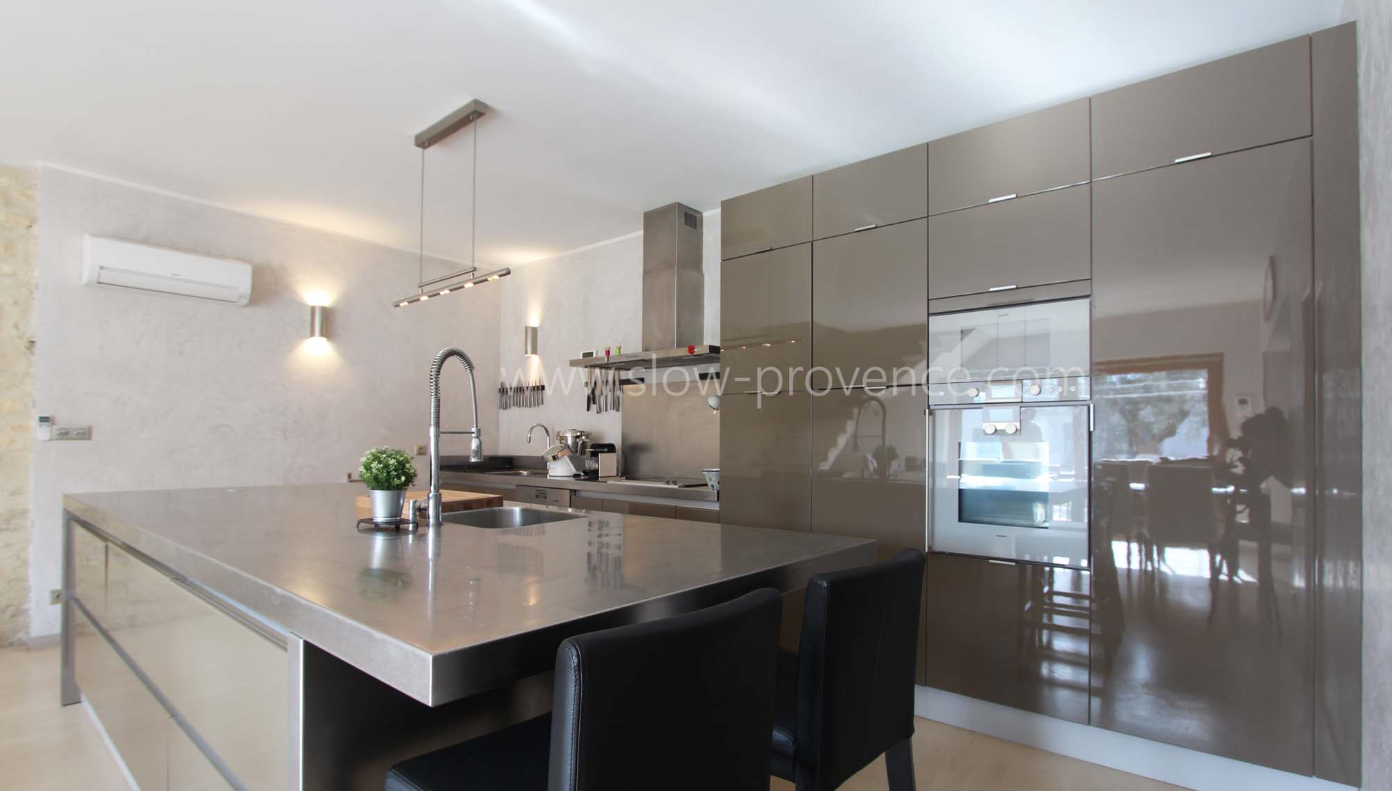 Fully furnished kitchen