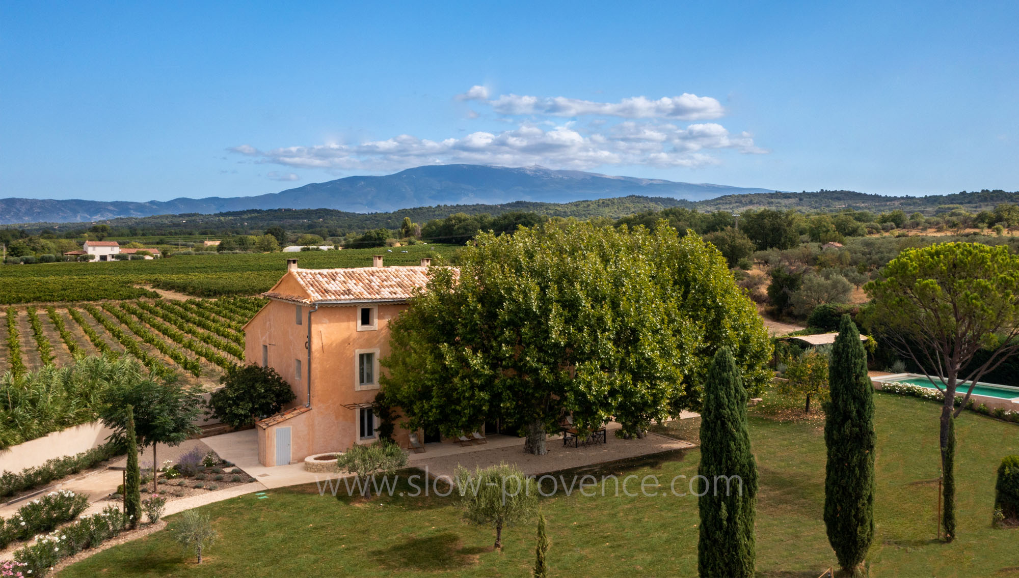 Large provencal farmhouse with view