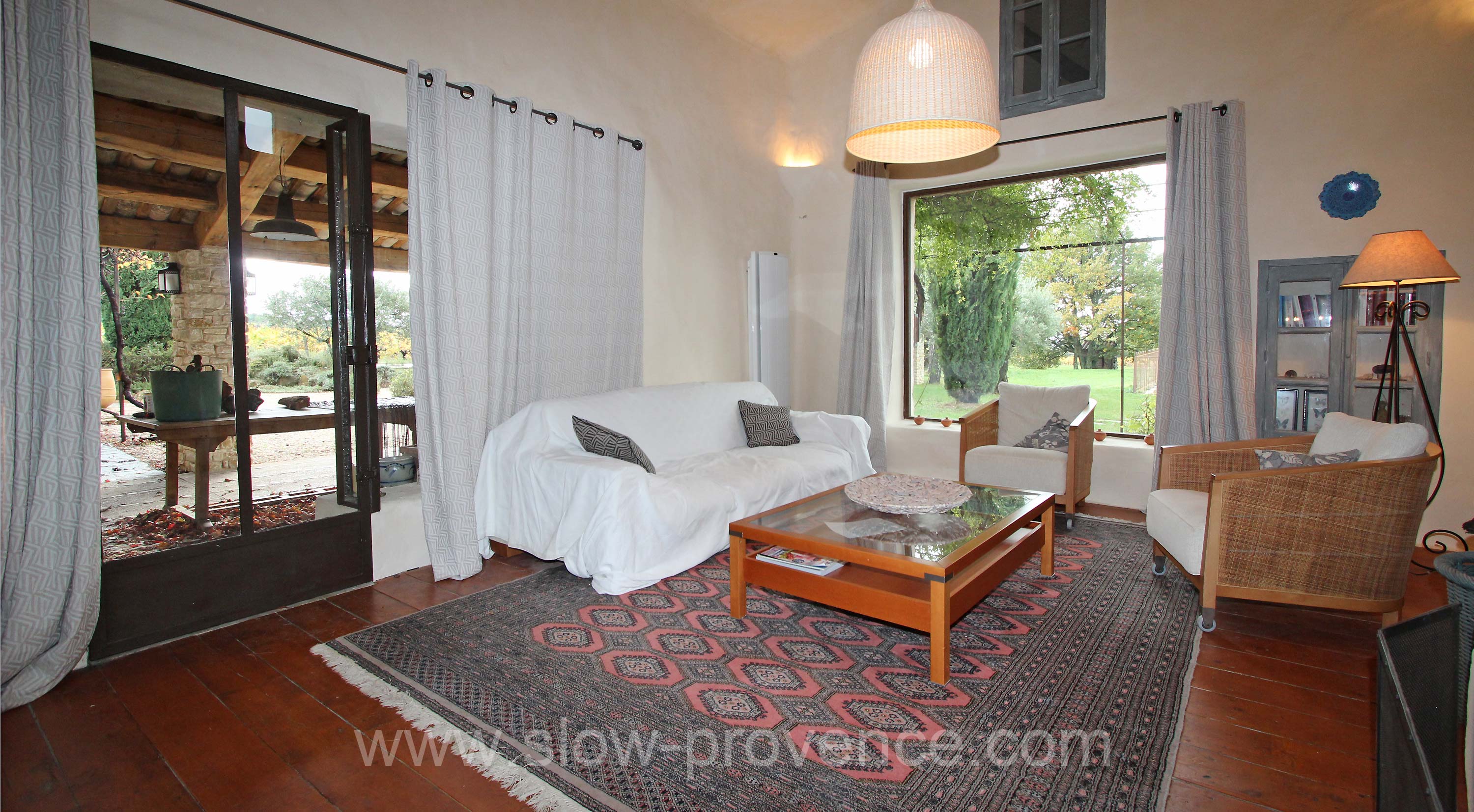 Salon ouvert sur la terrasse