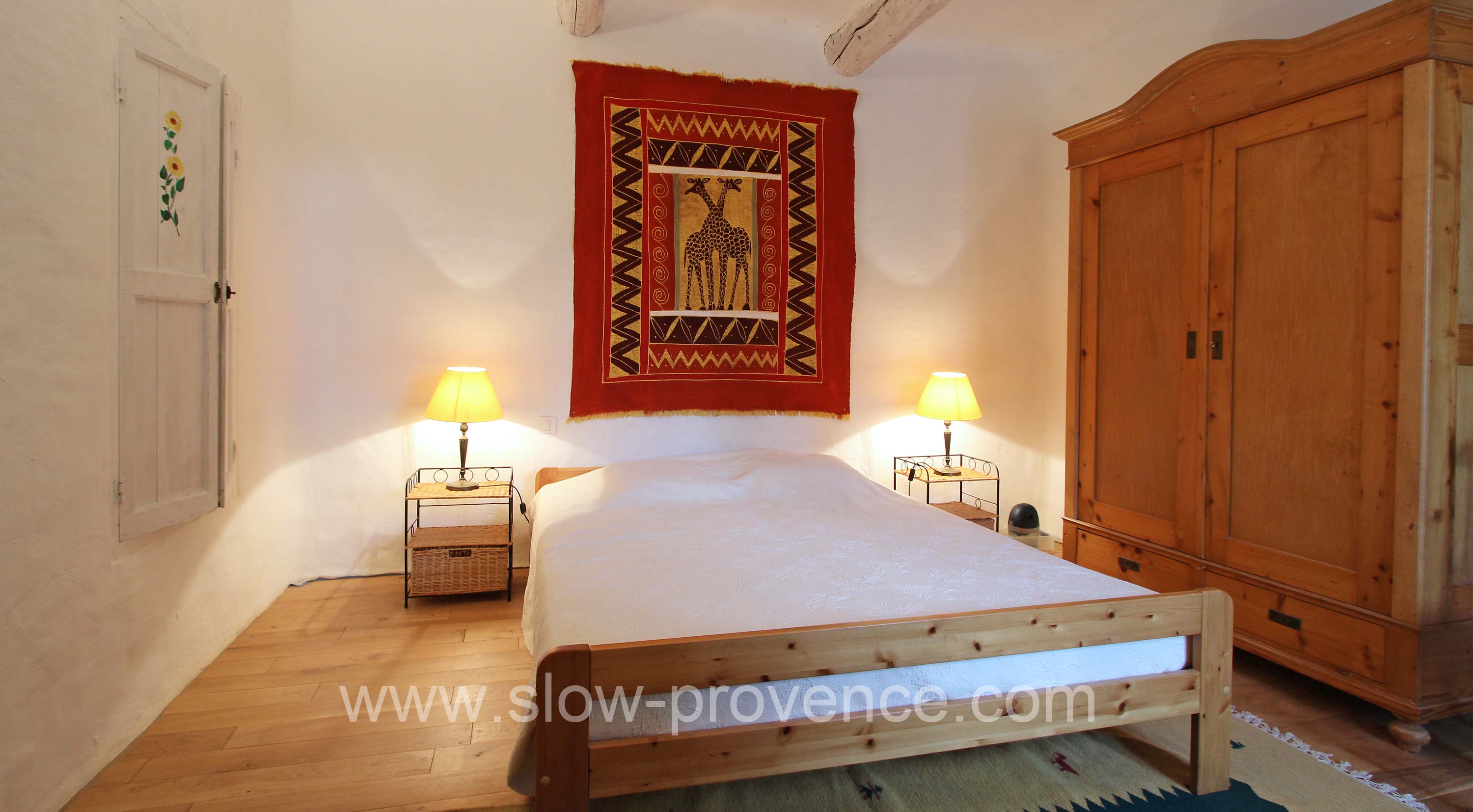 Chambre 1 au rez-de-chaussee avec sa salle d'eau