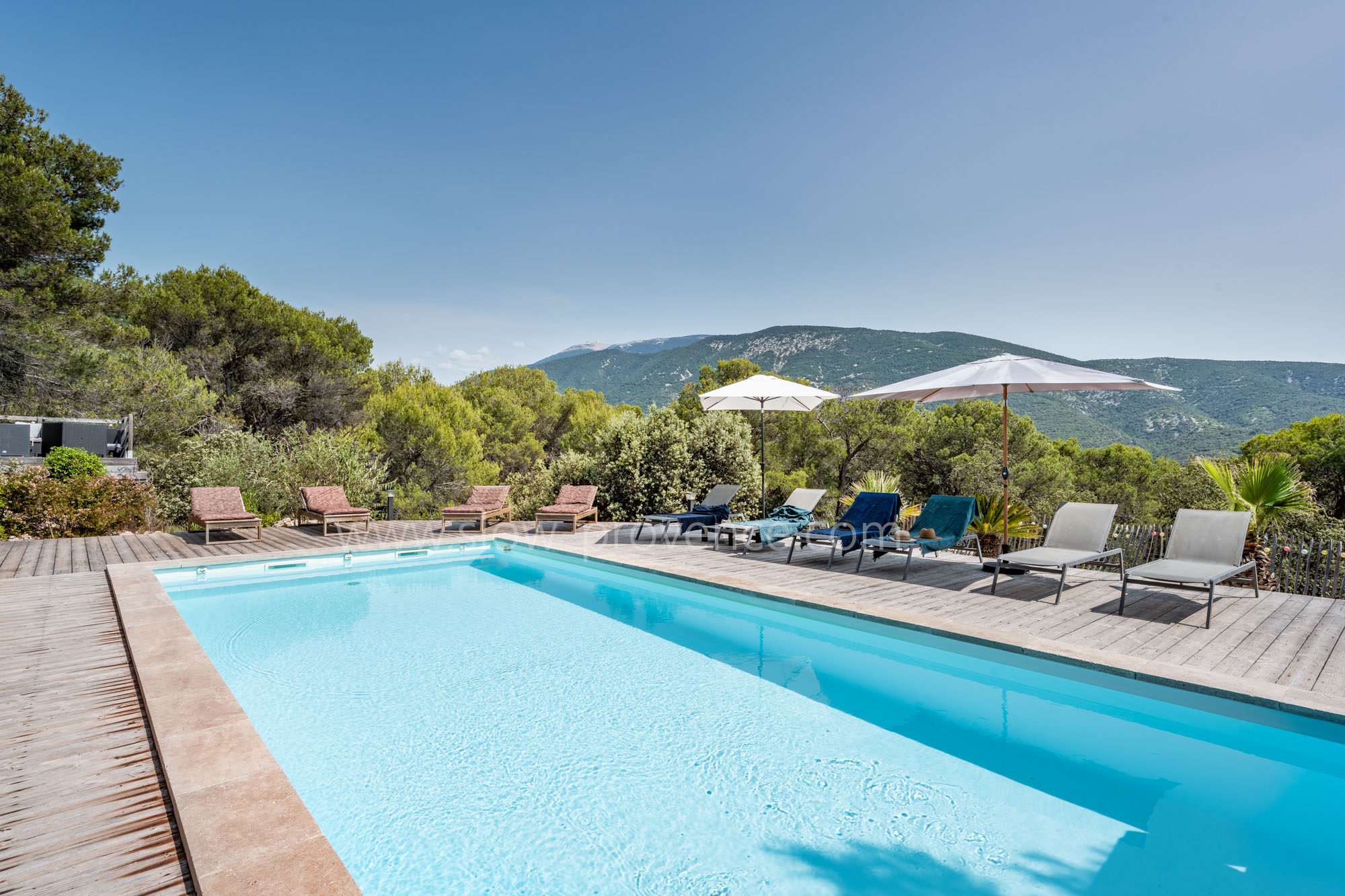 Belle villa surplombant la forêt avec vue sur le Mt Ventoux