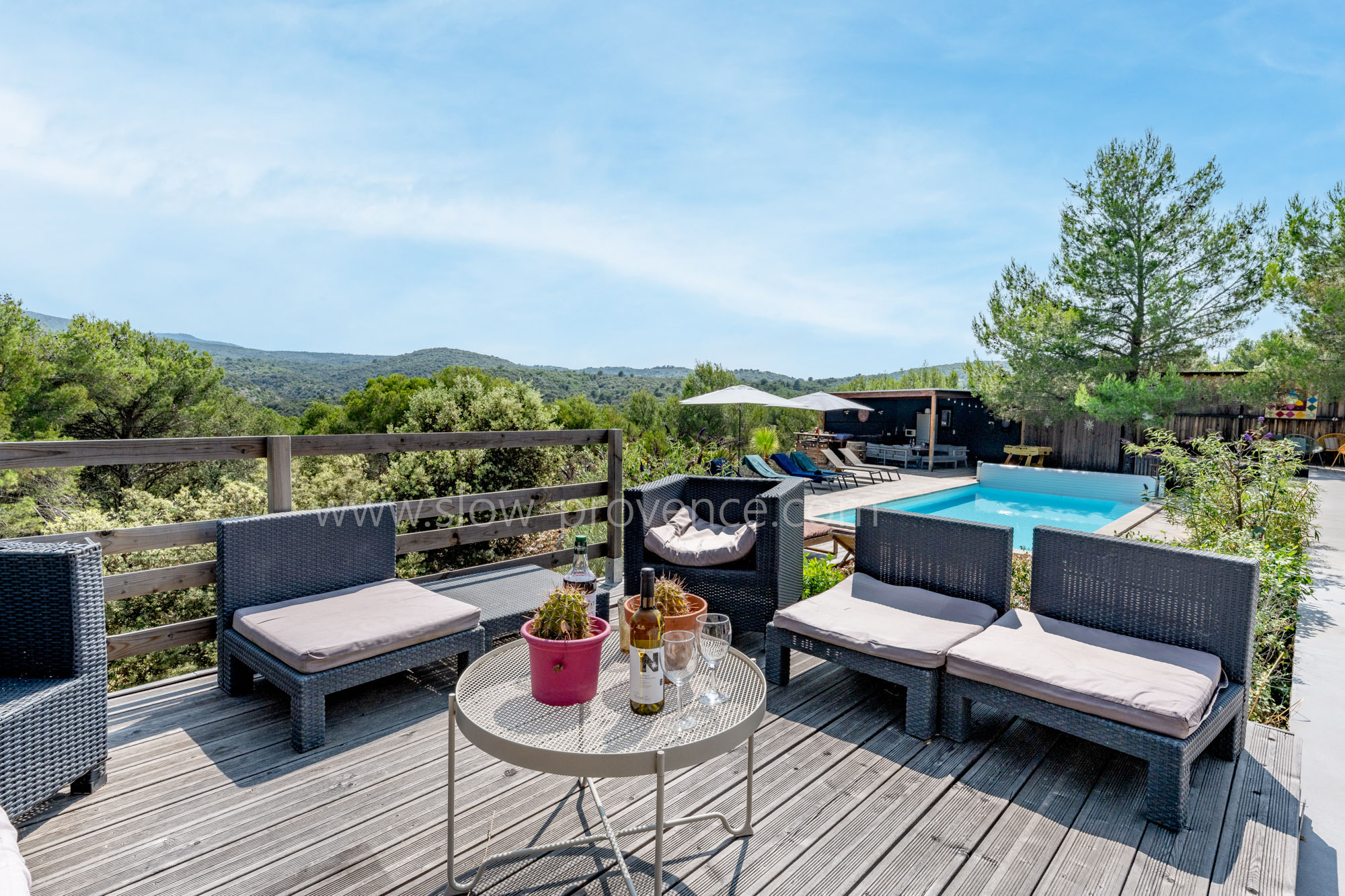 Terrasse surplombant la nature
