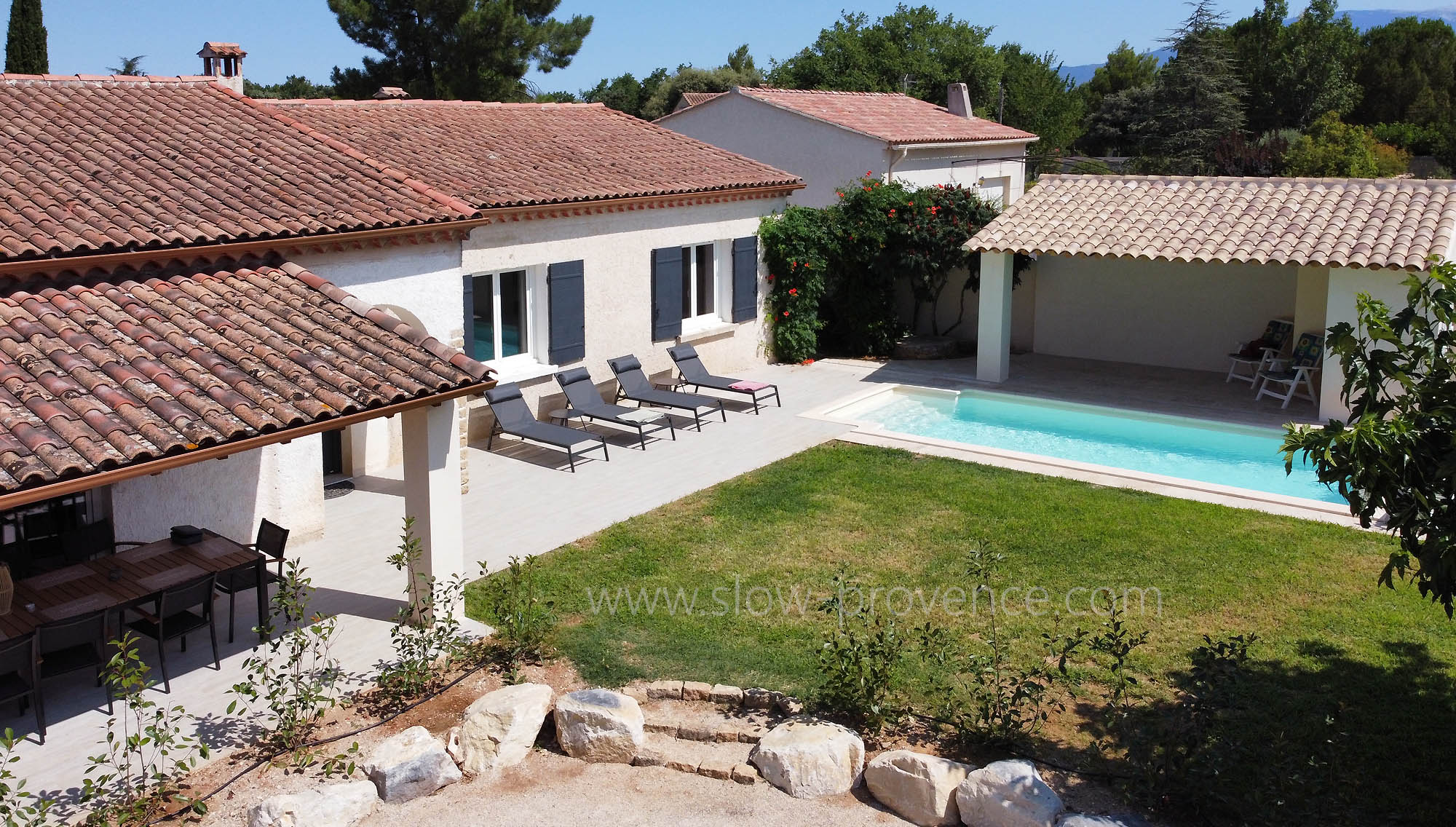A pool-house and a covered terrace