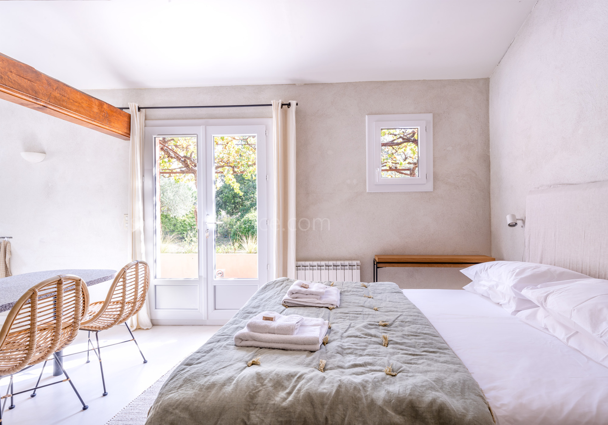 Charming Provençal villa with private pool and large garden