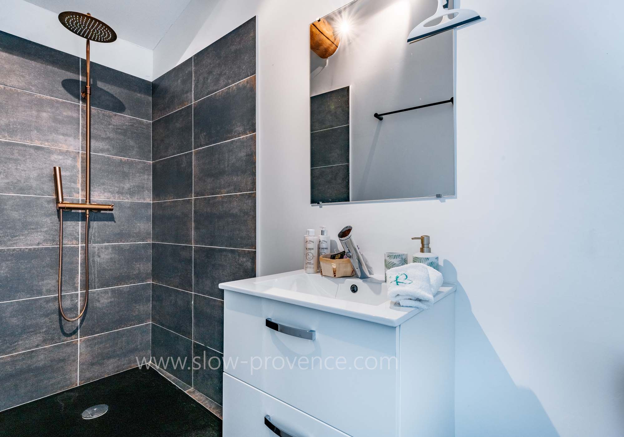 Shower room 3
