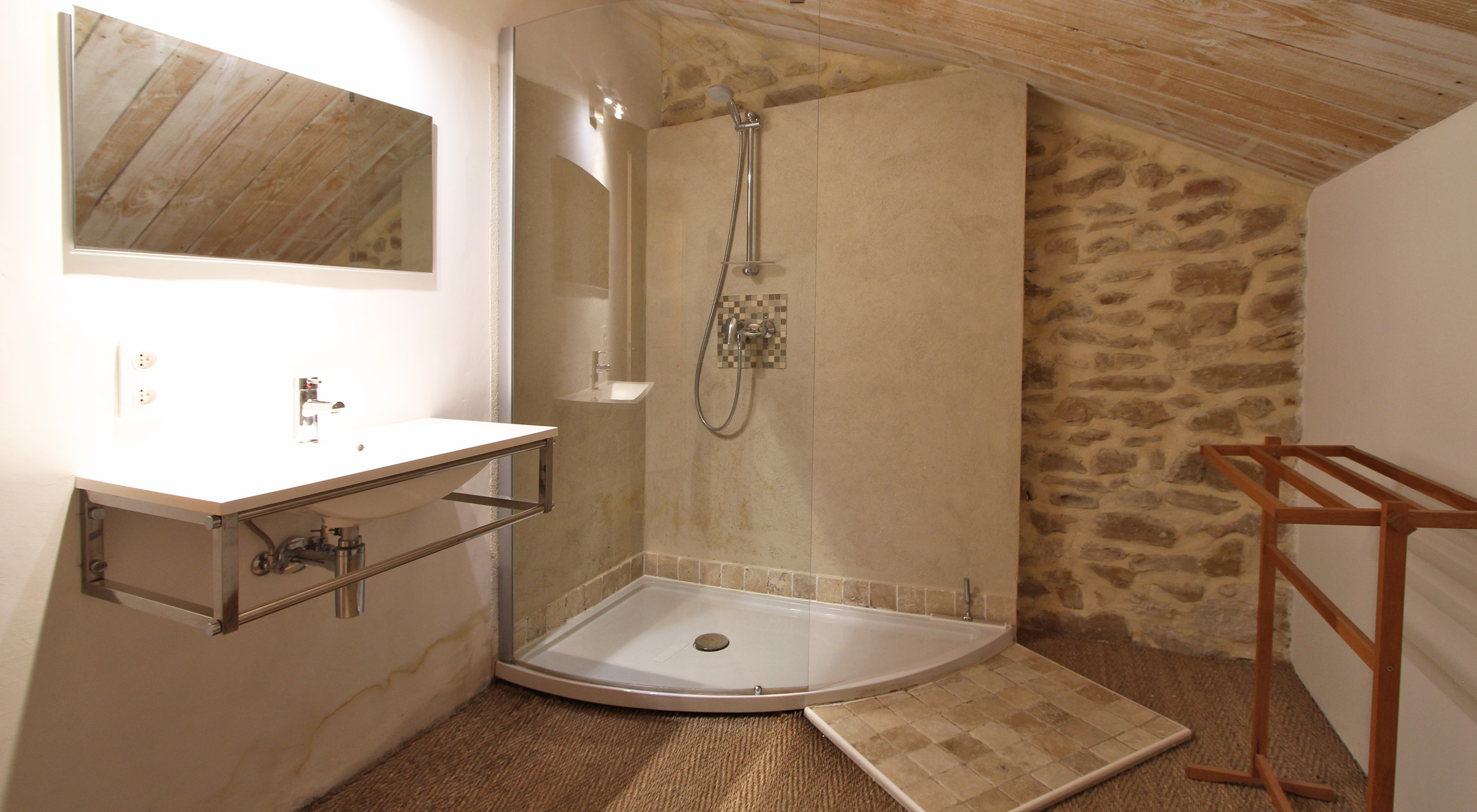 Bathroom : italian shower, sink and WC