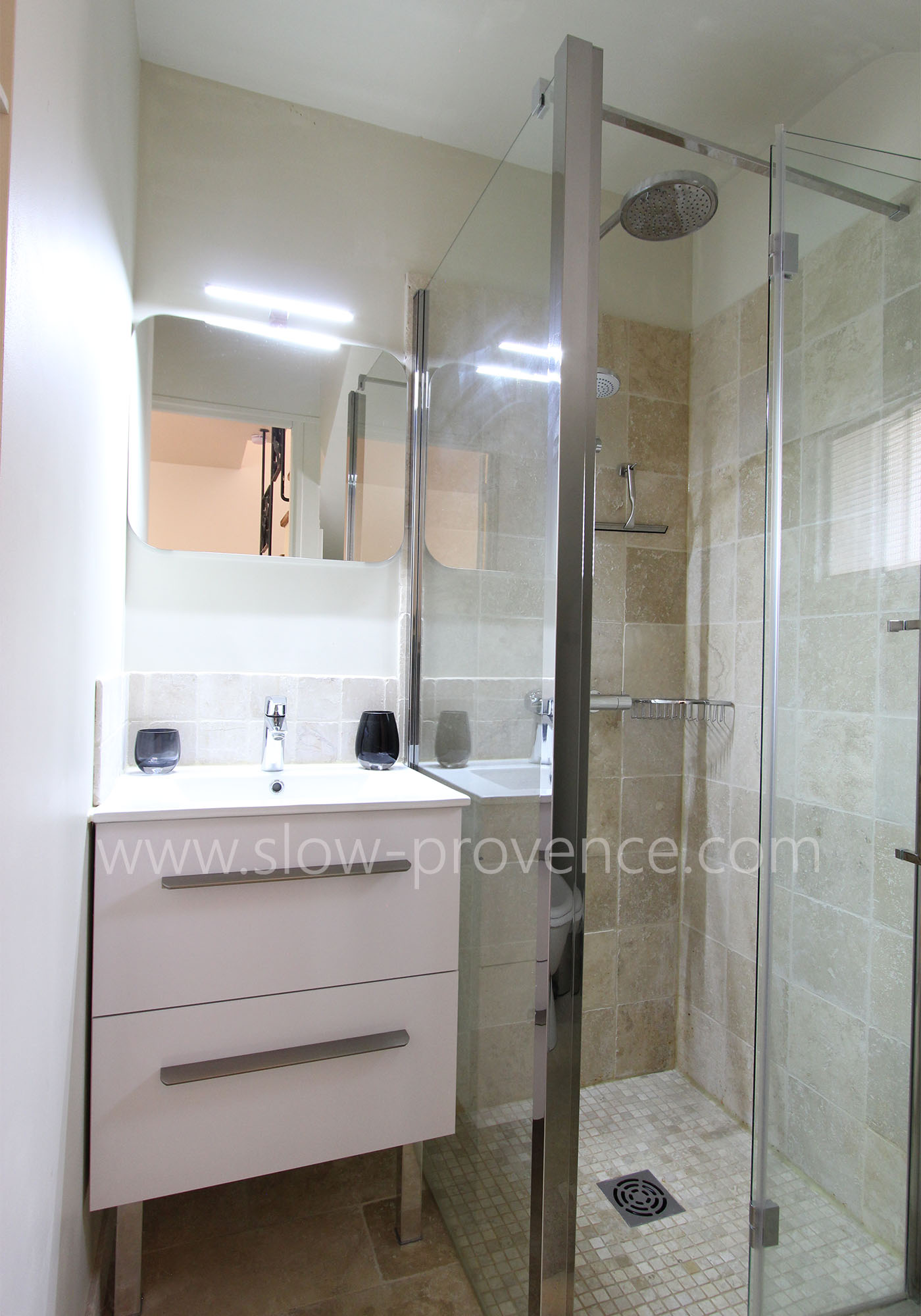Salle de douche maison d'amis