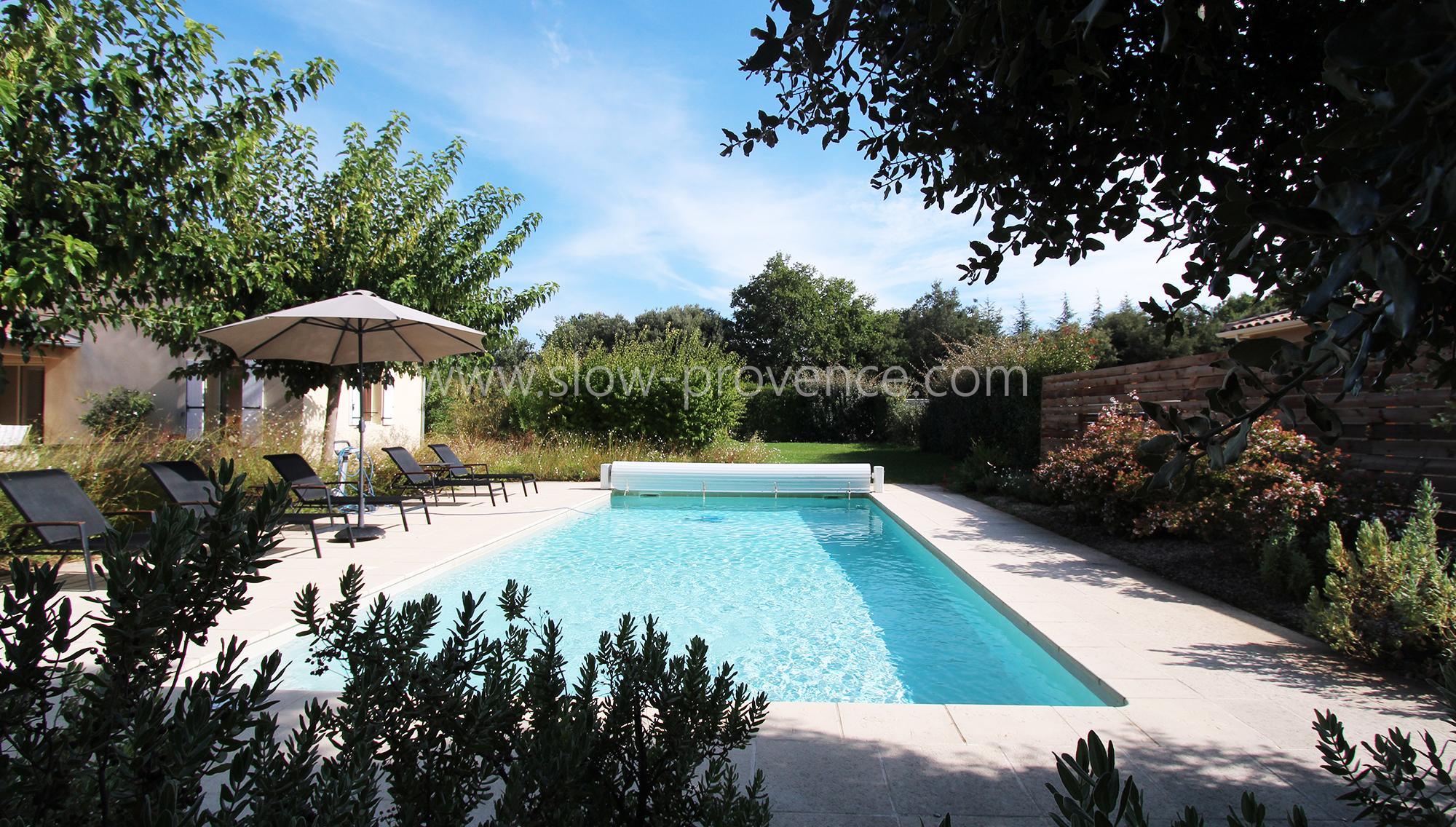 Piscine avec jardin