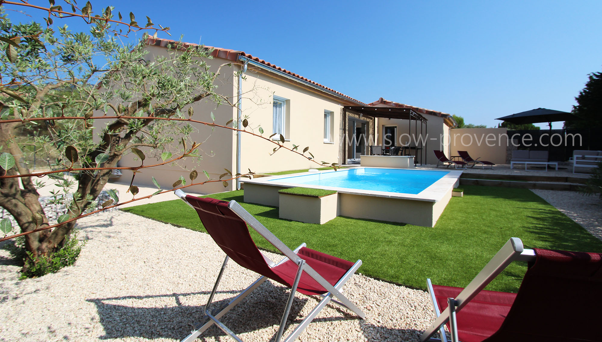 Piscine et jardin