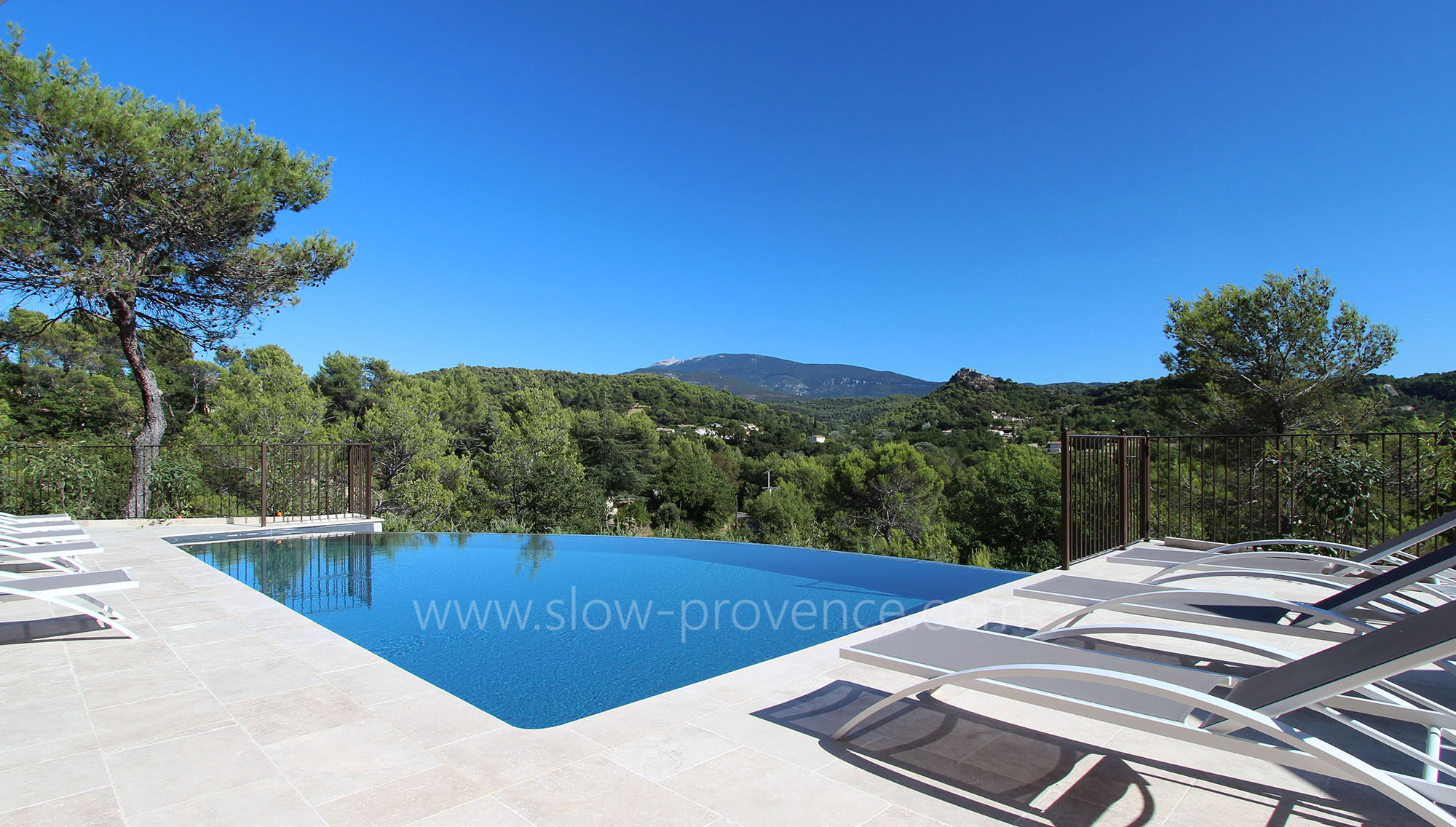 Piscine chauffée à débordement