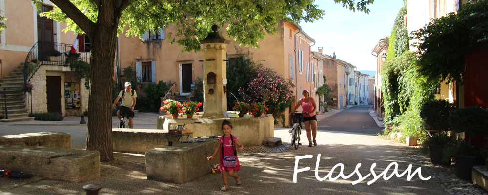 Flassan village fontaine au pied du Mont Ventoux